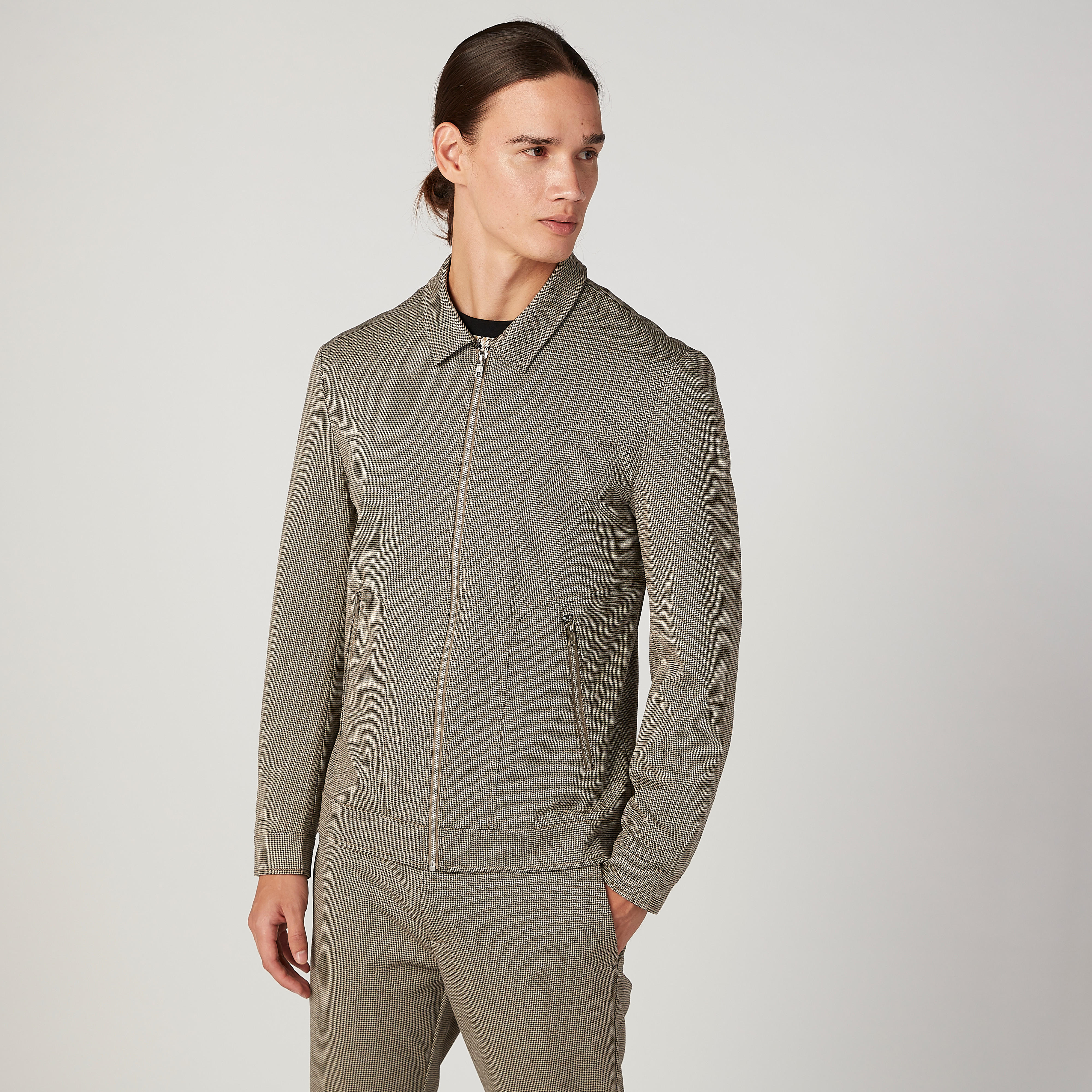 جاكيت بارز الملمس بأكمام طويلة وسحّاب وجيوب من آيكونيك-men-clothing-jacketsandblazers-jackets-image-1