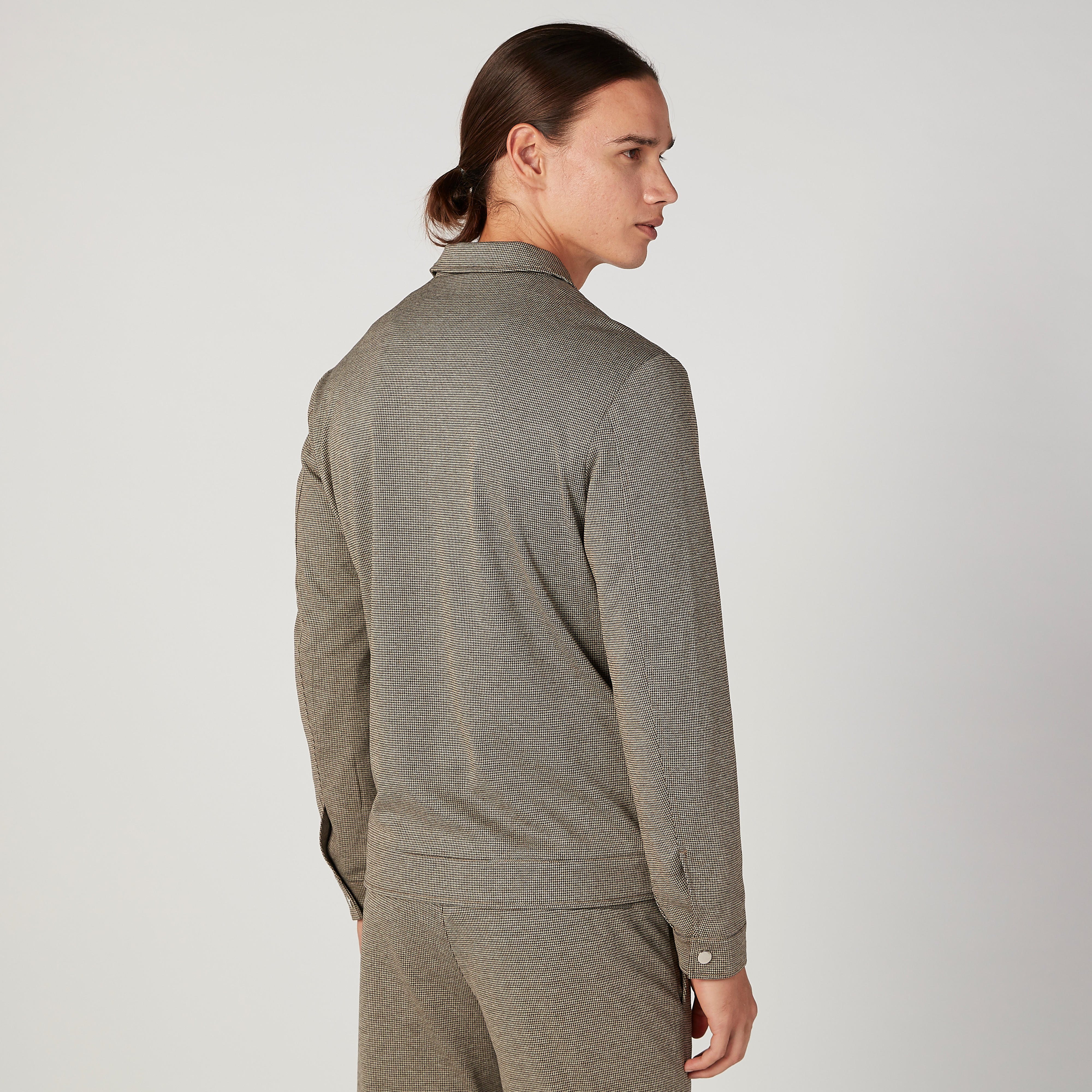 جاكيت بارز الملمس بأكمام طويلة وسحّاب وجيوب من آيكونيك-men-clothing-jacketsandblazers-jackets-image-4