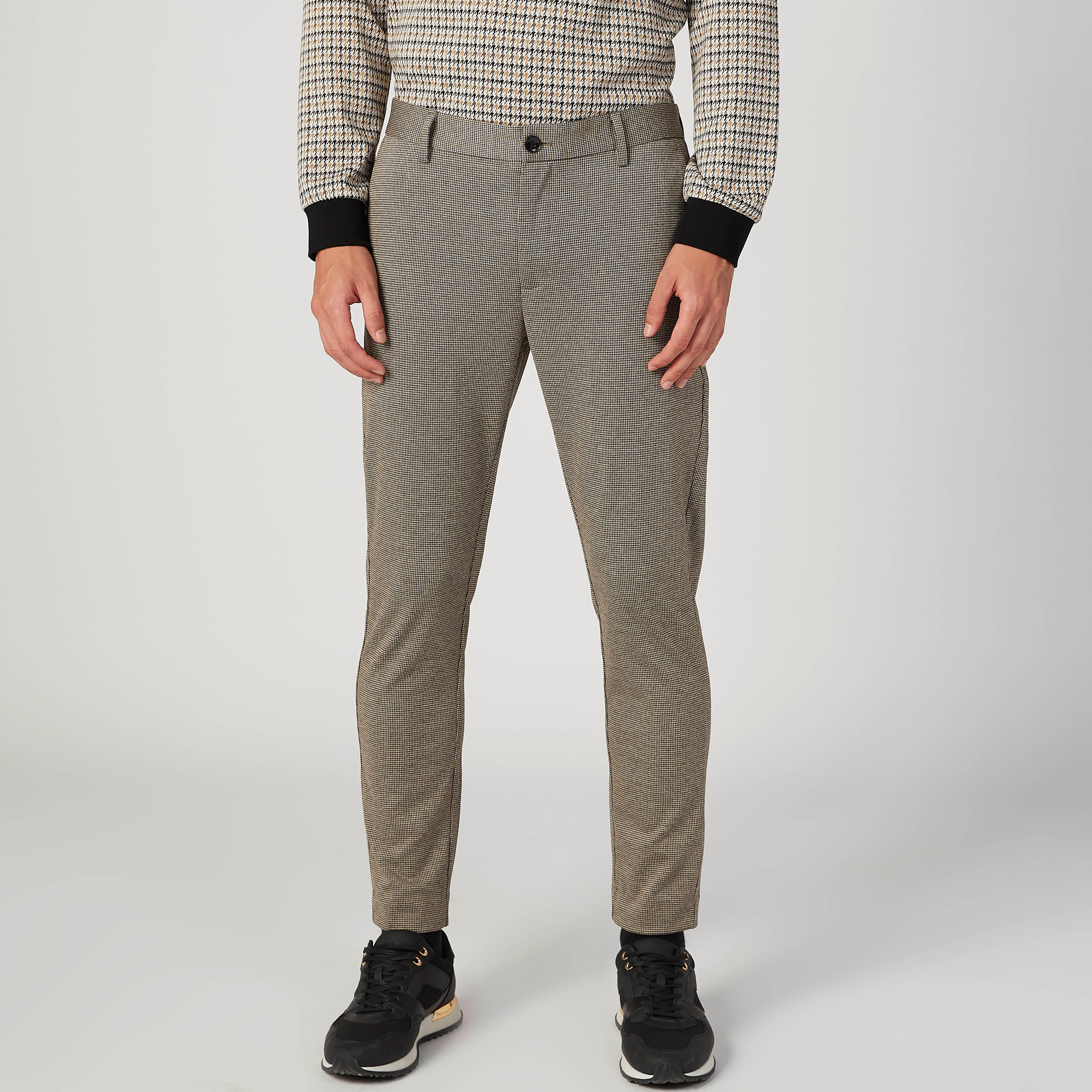 بنطلون سليم بارز الملمس بخصر متوسط الارتفاع وجيوب من آيكونيك-men-clothing-bottoms-trousersandchinos-trousers-image-1