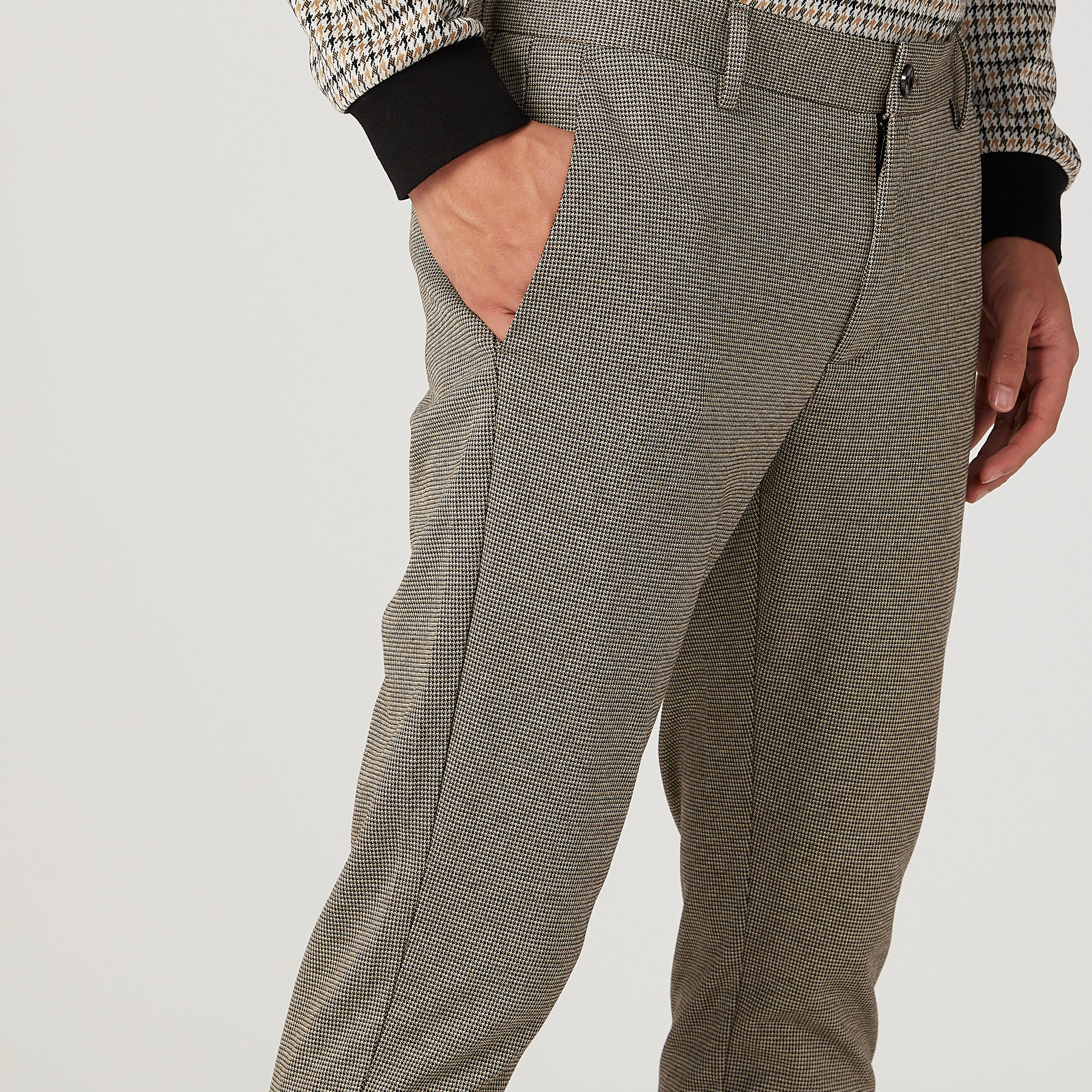 بنطلون سليم بارز الملمس بخصر متوسط الارتفاع وجيوب من آيكونيك-men-clothing-bottoms-trousersandchinos-trousers-image-3