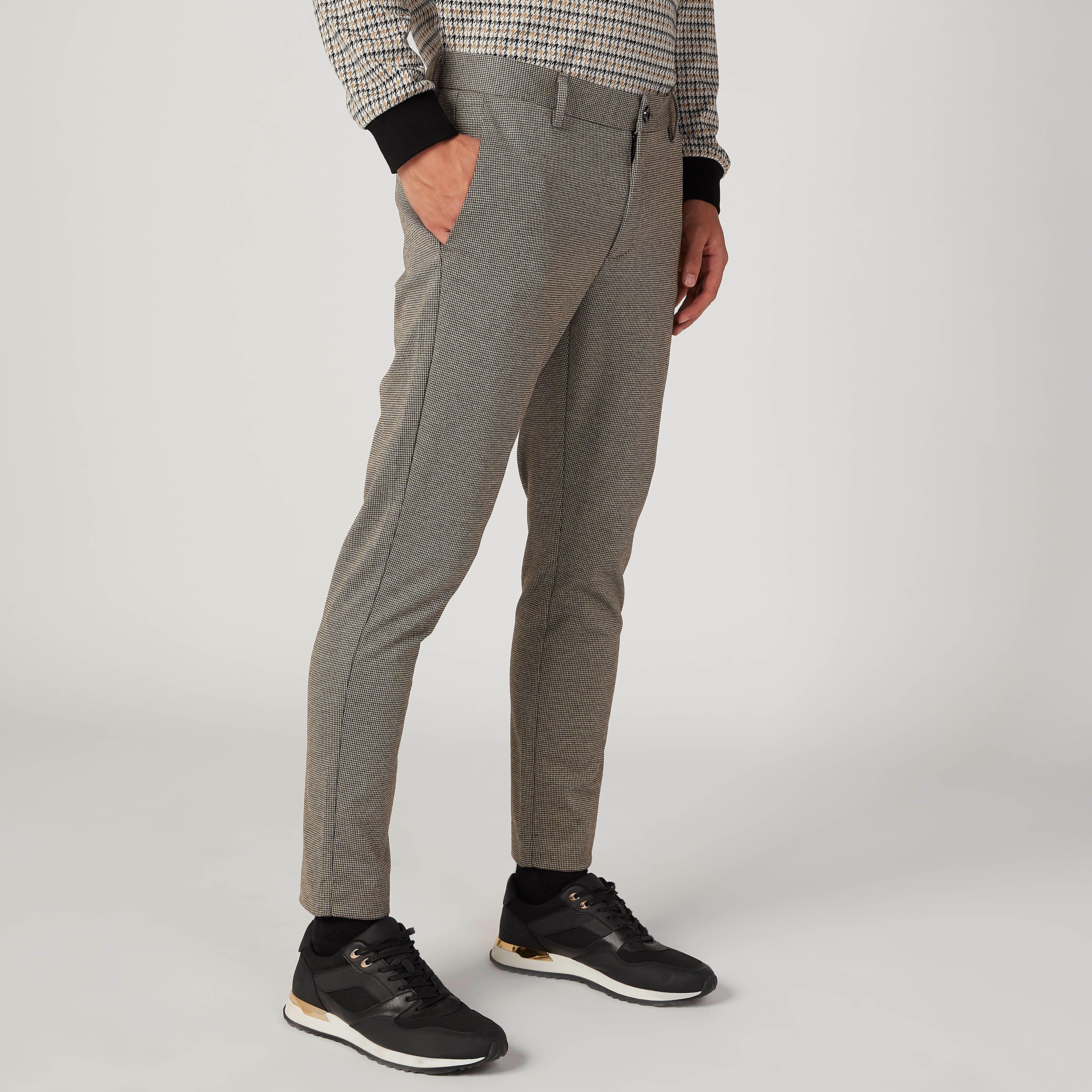 بنطلون سليم بارز الملمس بخصر متوسط الارتفاع وجيوب من آيكونيك-men-clothing-bottoms-trousersandchinos-trousers-image-5