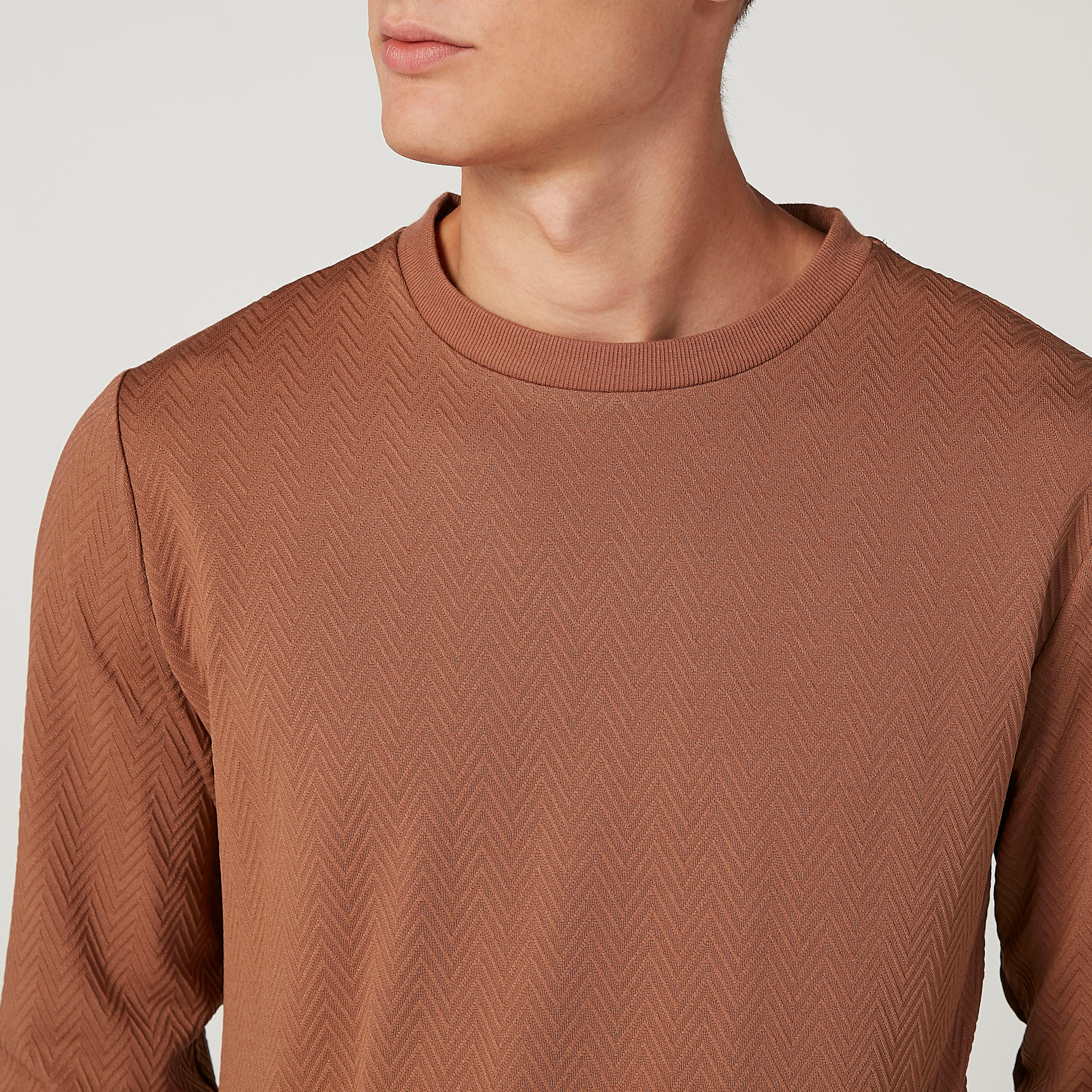 سويت شيرت سليم بارز الملمس بياقة مستديرة وأكمام طويلة من آيكونيك-men-winterwear-hoodiesandsweatshirts-image-3