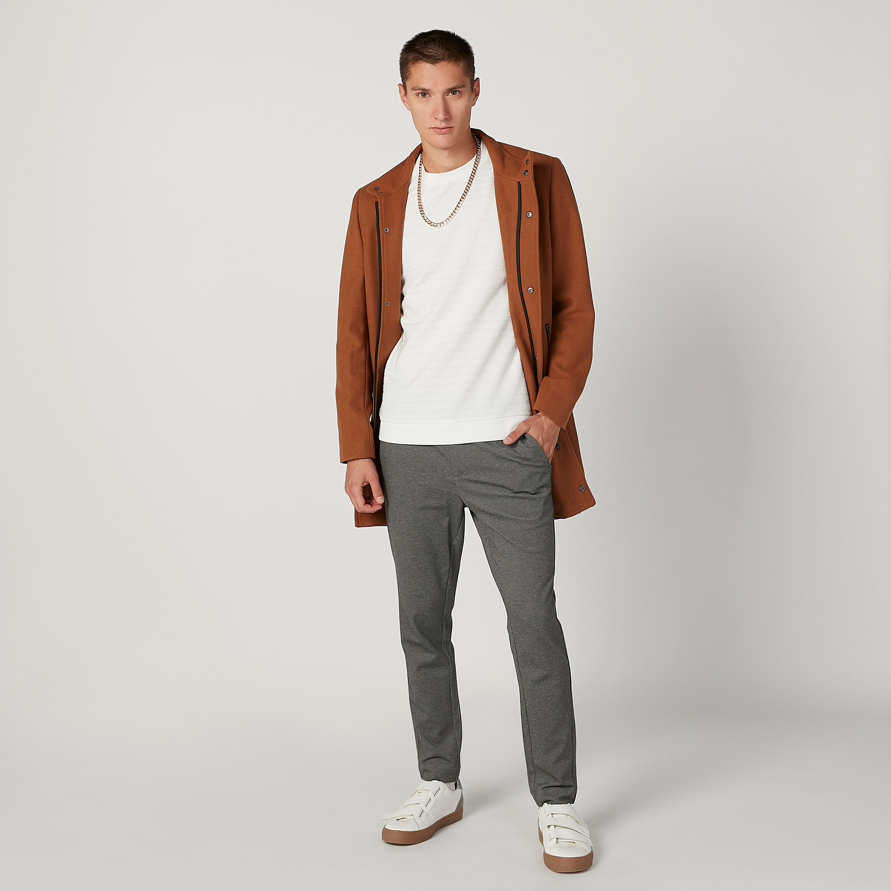 سويت شيرت سليم بارز الملمس بياقة مستديرة وأكمام طويلة من آيكونيك-men-winterwear-hoodiesandsweatshirts-image-2