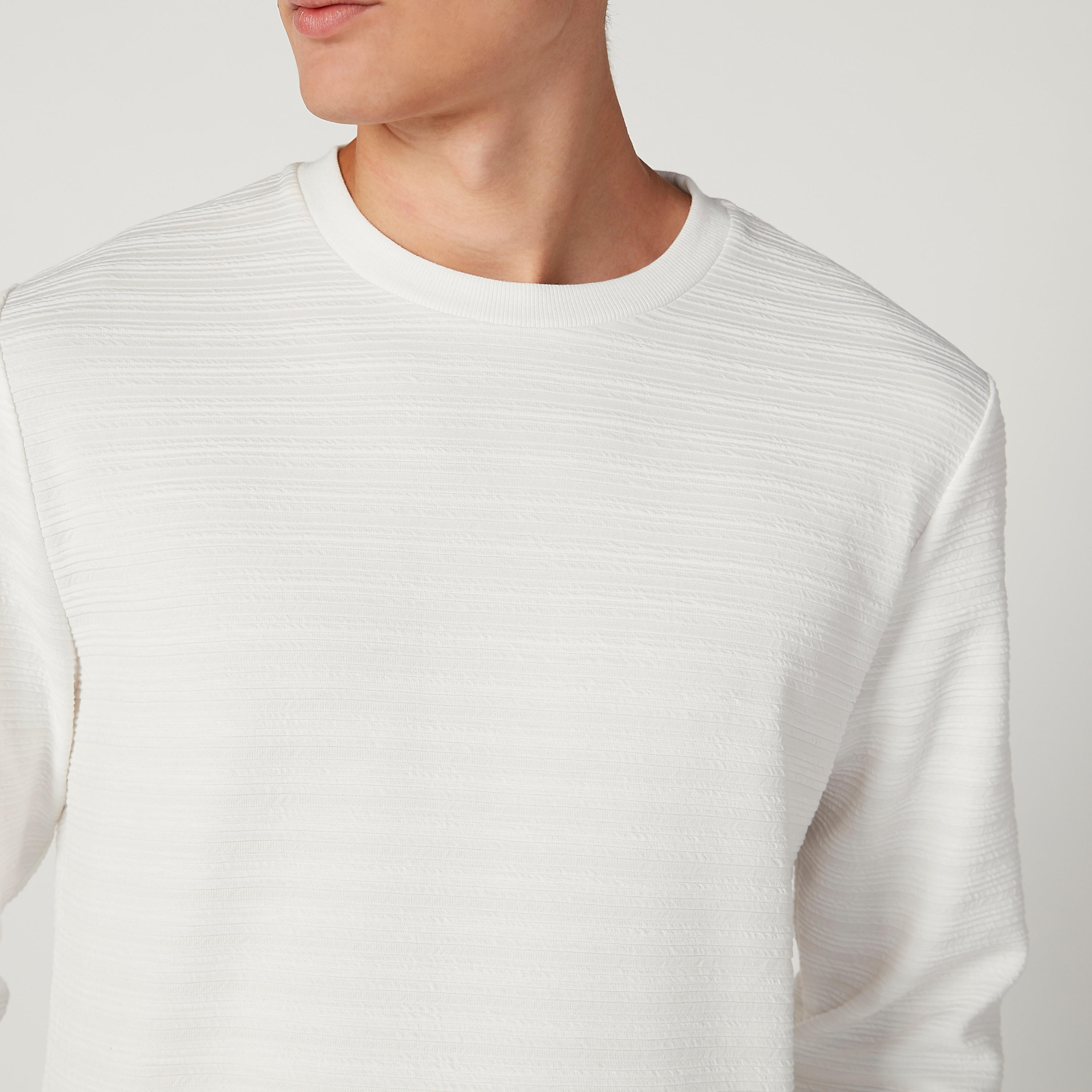 سويت شيرت سليم بارز الملمس بياقة مستديرة وأكمام طويلة من آيكونيك-men-winterwear-hoodiesandsweatshirts-image-3