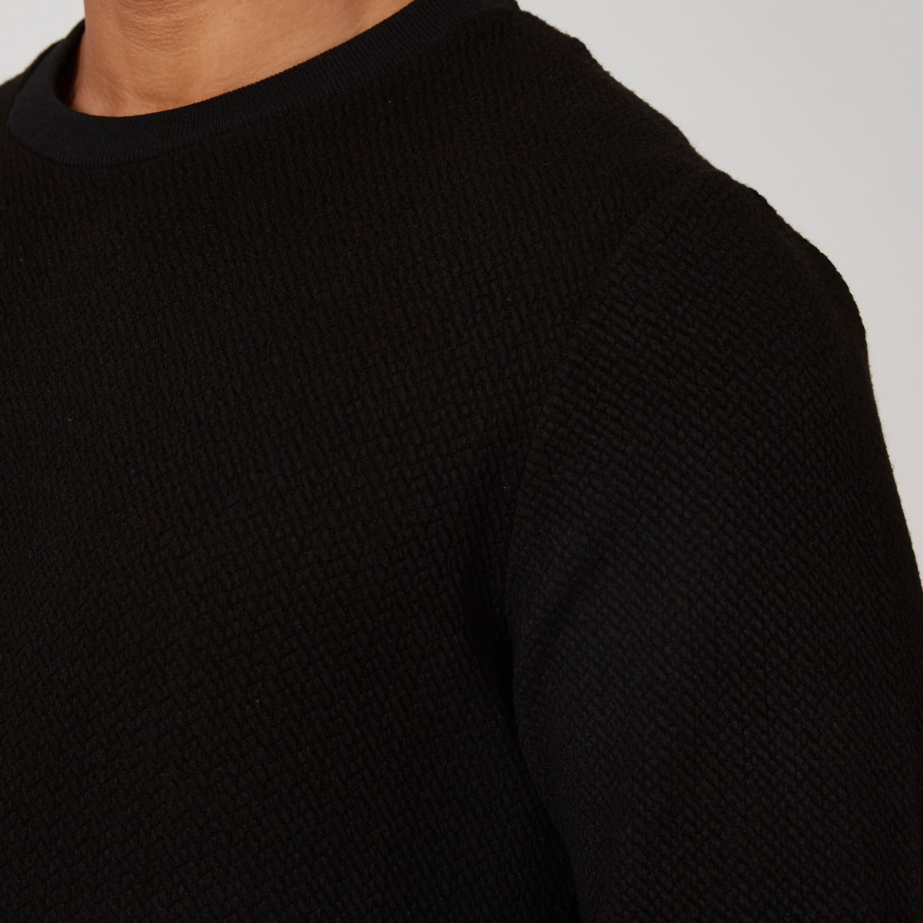 سويت شيرت سليم بارز الملمس بياقة مستديرة وأكمام طويلة من آيكونيك-men-winterwear-hoodiesandsweatshirts-image-4