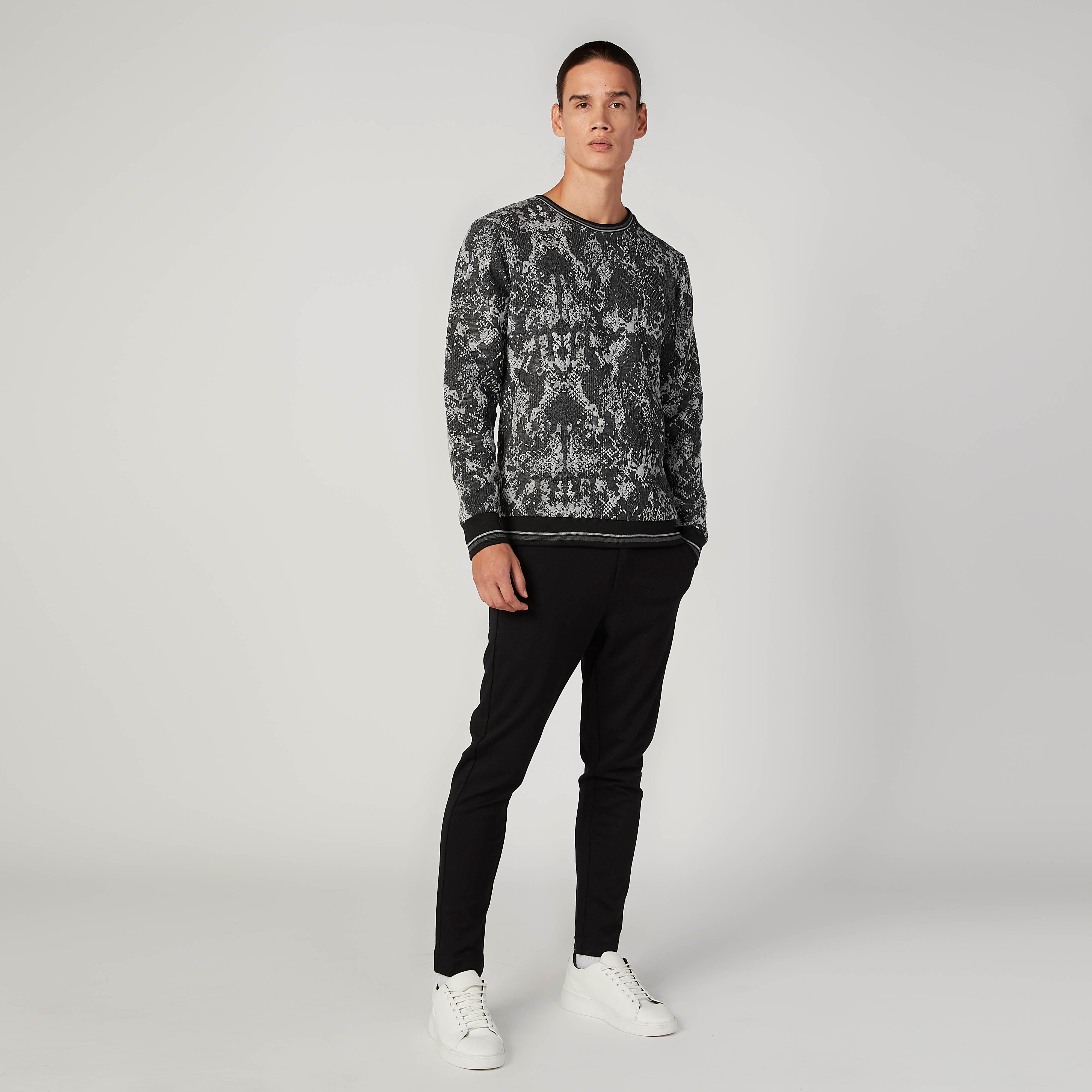 Iconic Textured Sweatshirt with Crew Neck and Long Sleeves-men-winterwear-hoodiesandsweatshirts-image-2