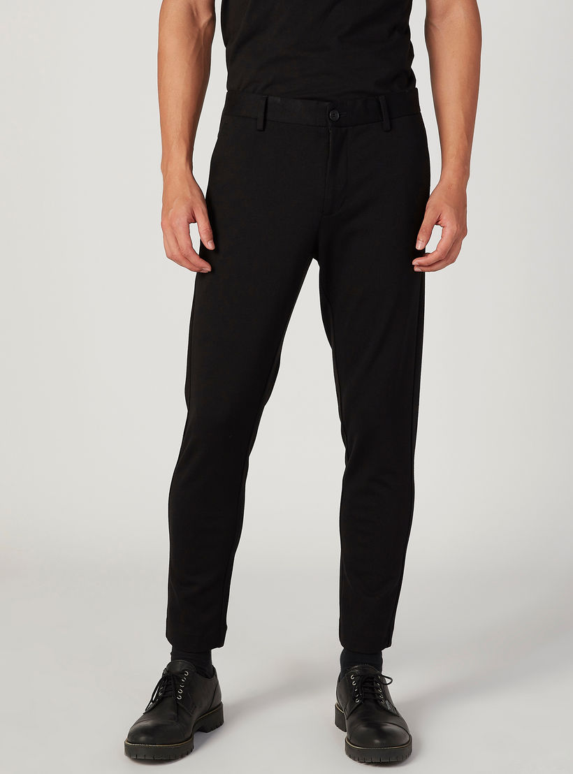 بنطلون سادة بقصّة سليم وخصر متوسط الارتفاع وجيوب من آيكونيك-men-clothing-bottoms-trousersandchinos-trousers-image-1