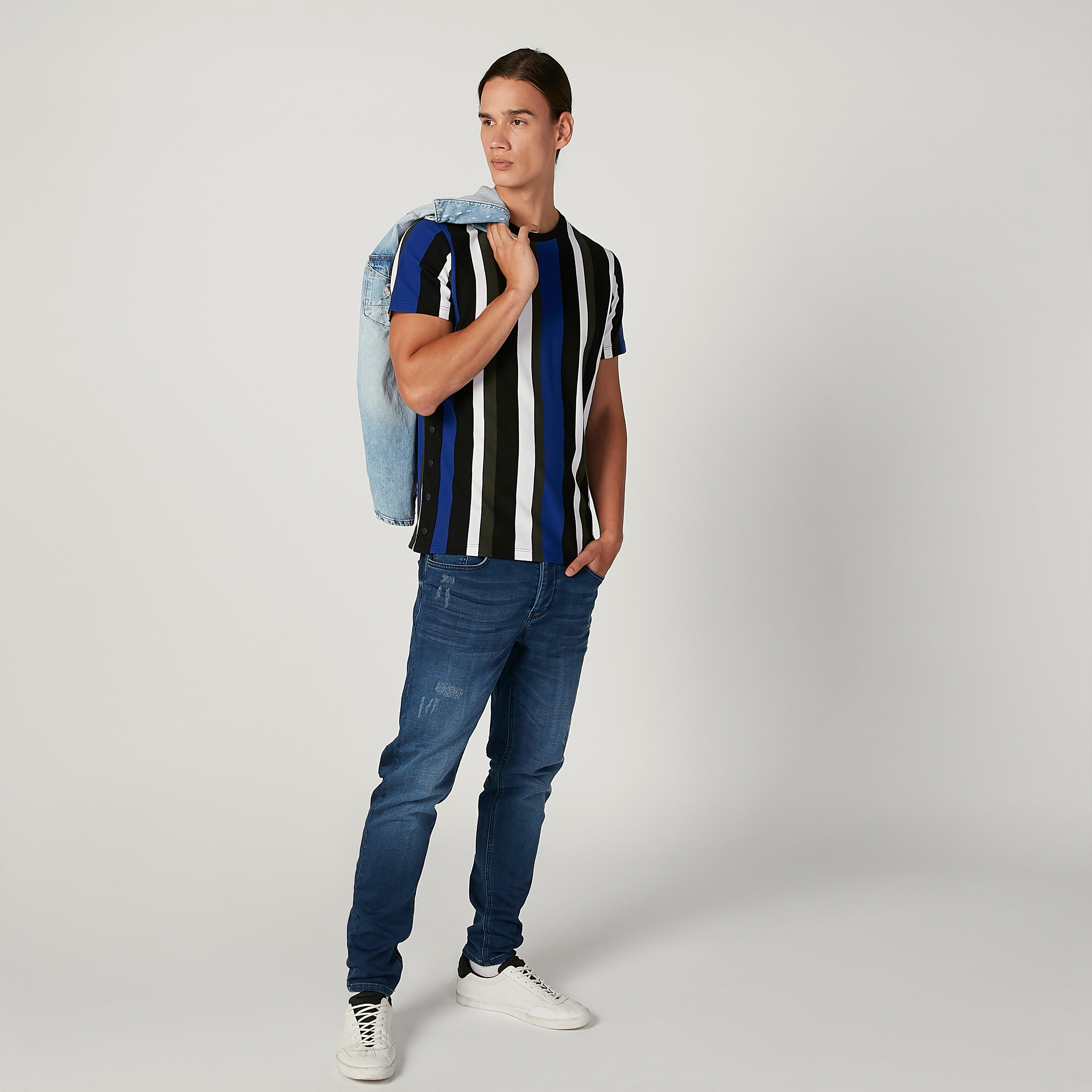 تيشيرت سليم مخطط بياقة ضيّقة وأكمام قصيرة من آيكونيك-men-clothing-tshirtsandpolos-tshirts-image-2