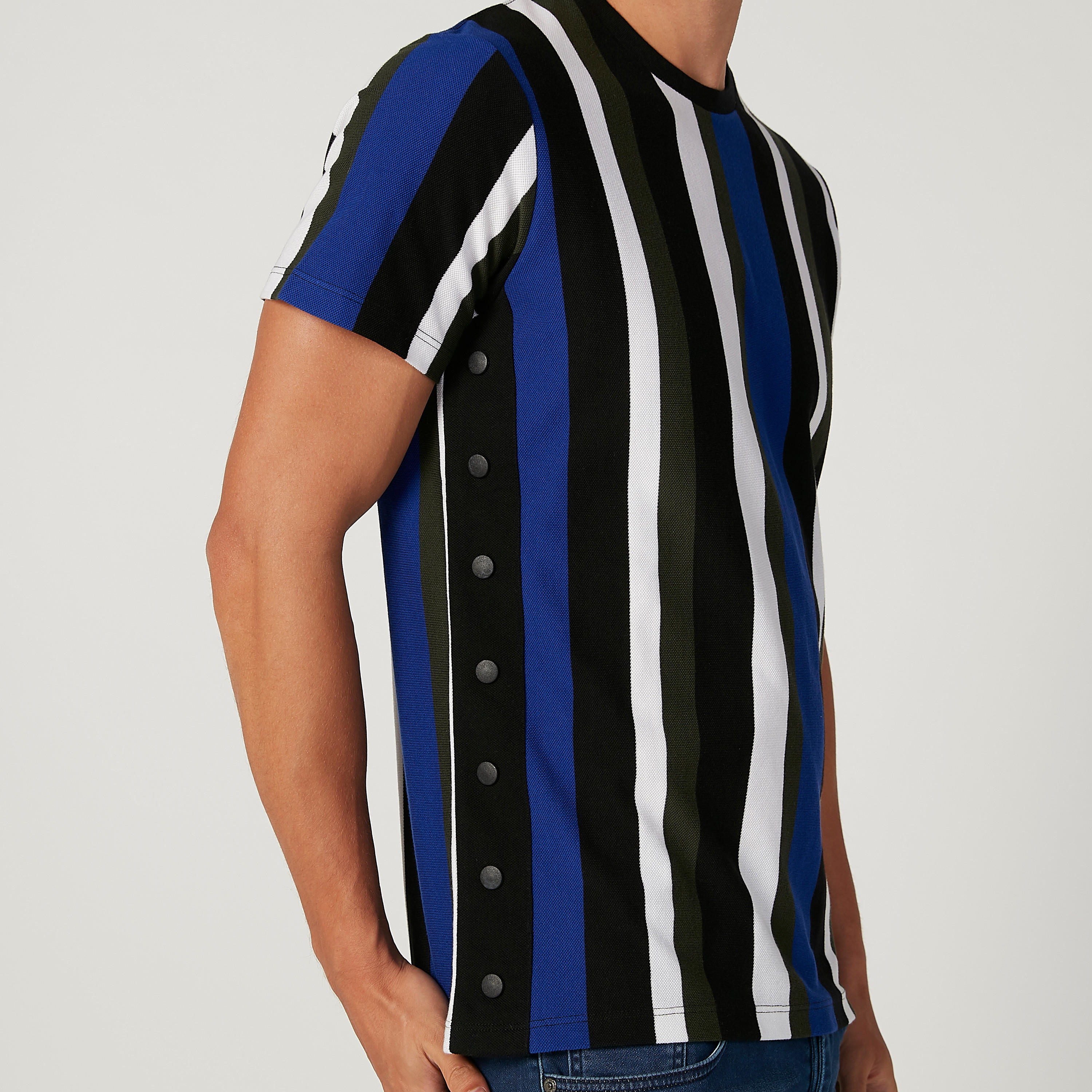 تيشيرت سليم مخطط بياقة ضيّقة وأكمام قصيرة من آيكونيك-men-clothing-tshirtsandpolos-tshirts-image-3