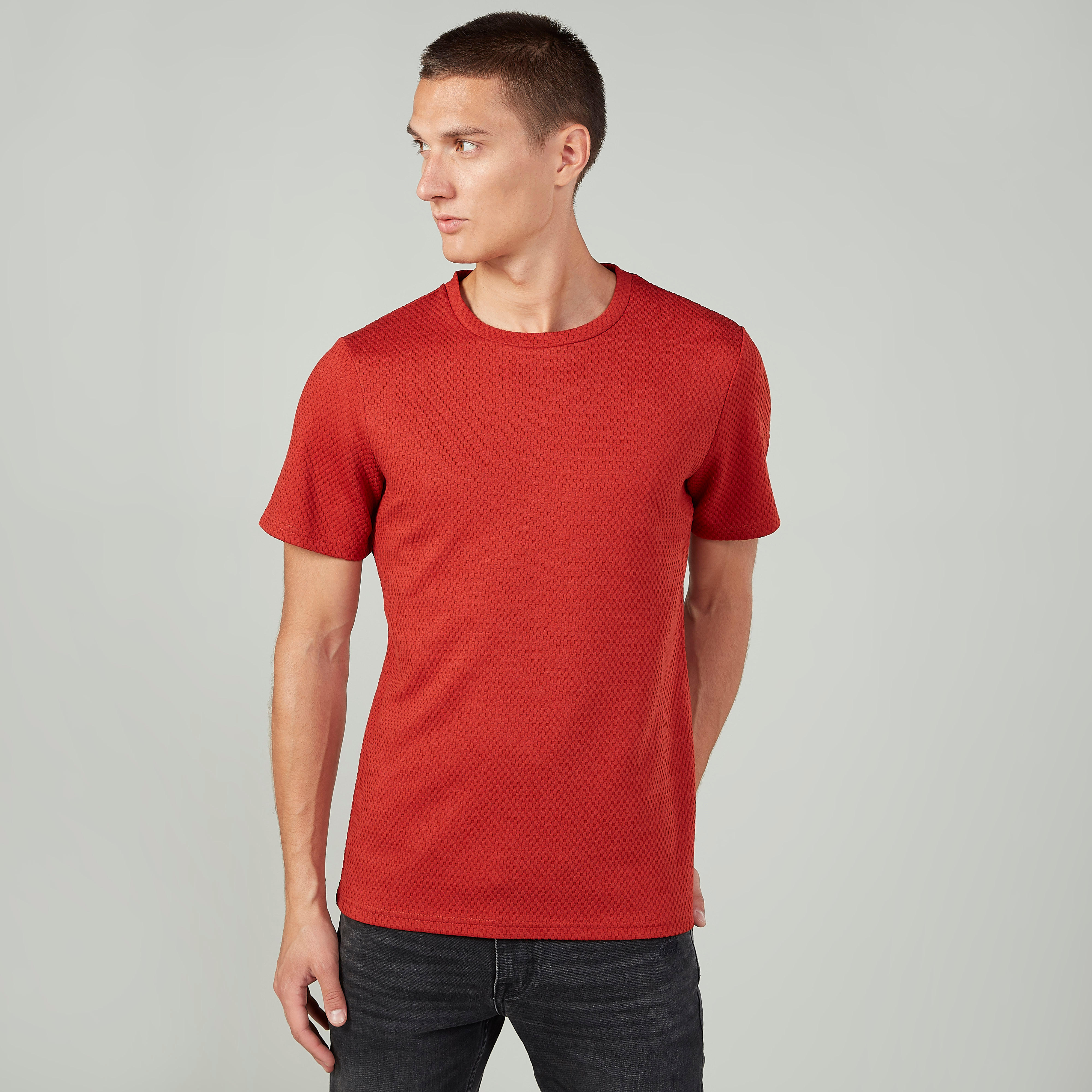 تيشيرت سليم بارز الملمس بياقة مستديرة وأكمام قصيرة من آيكونيك-men-clothing-tshirtsandpolos-tshirts-image-1