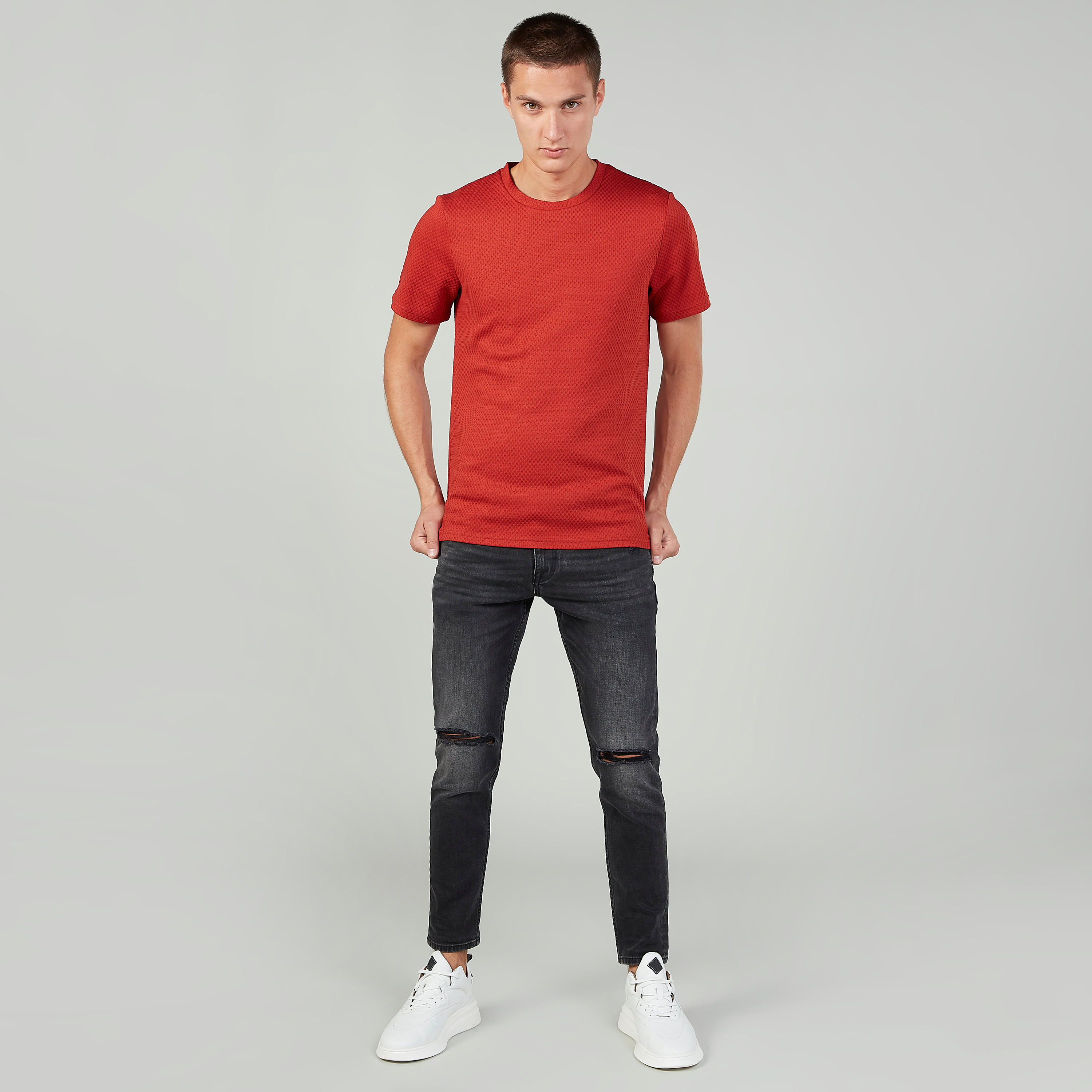 تيشيرت سليم بارز الملمس بياقة مستديرة وأكمام قصيرة من آيكونيك-men-clothing-tshirtsandpolos-tshirts-image-2