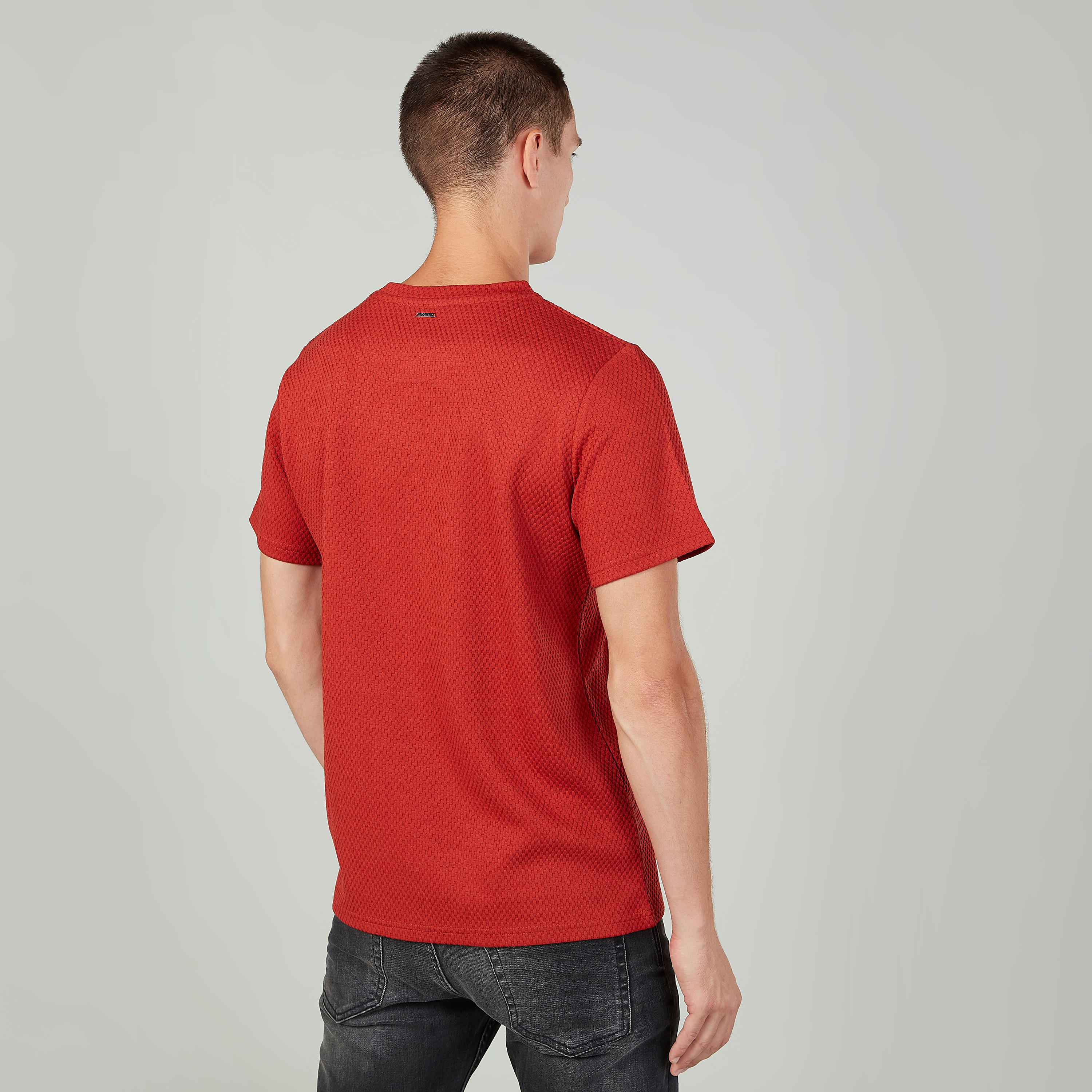 تيشيرت سليم بارز الملمس بياقة مستديرة وأكمام قصيرة من آيكونيك-men-clothing-tshirtsandpolos-tshirts-image-4