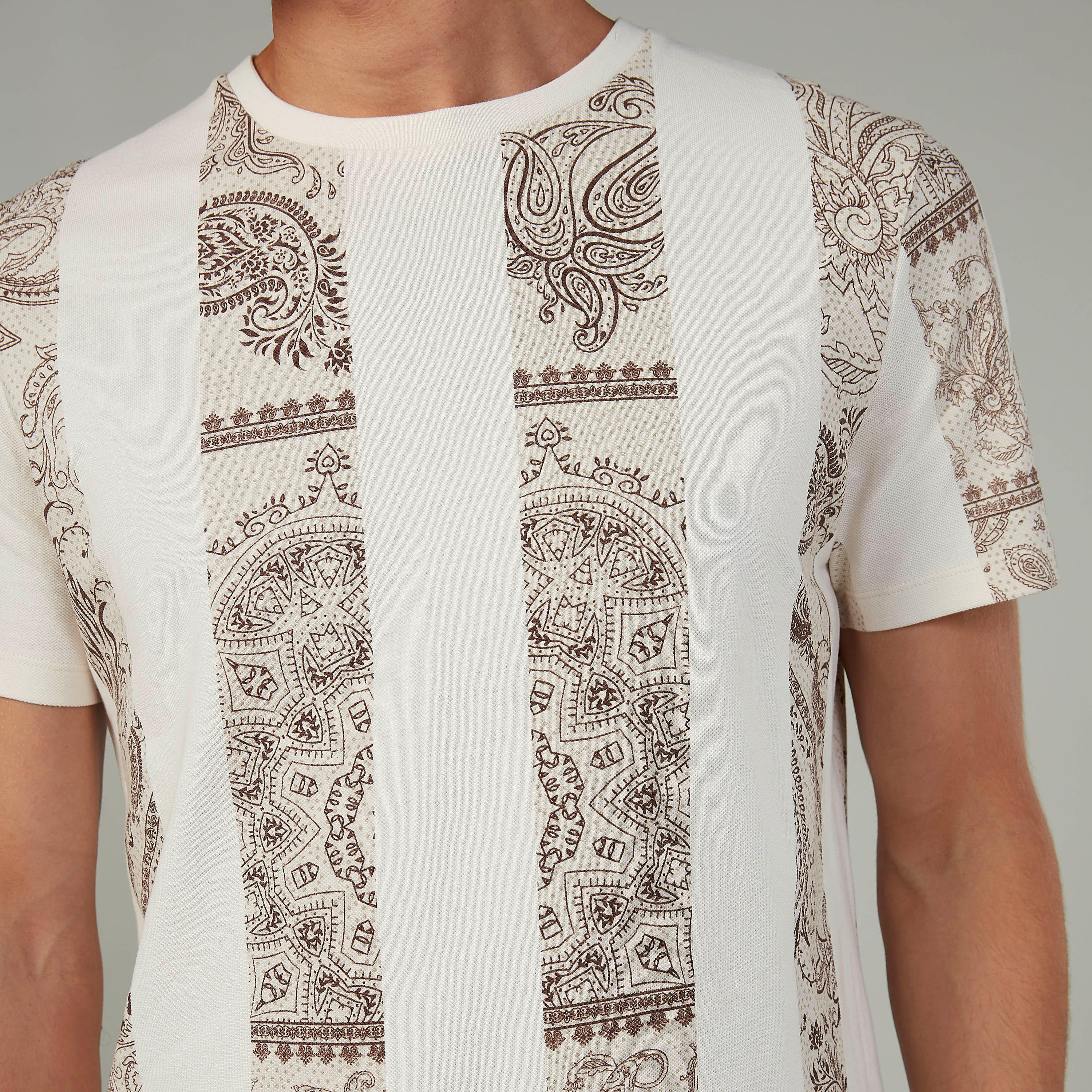 تيشيرت سليم بياقة ضيّقة وأكمام قصيرة وطبعات بيزلي من آيكونيك-men-clothing-tshirtsandpolos-tshirts-image-3