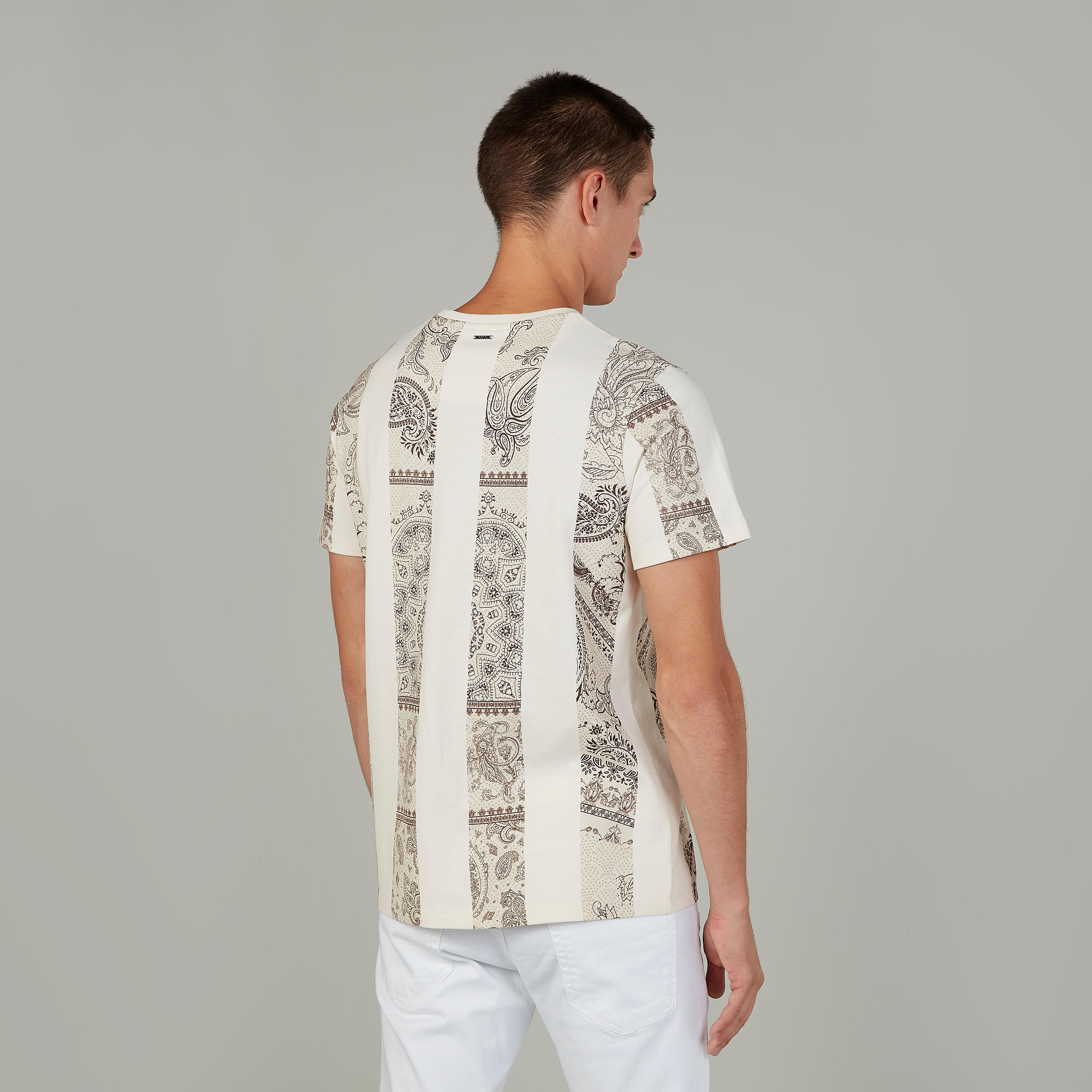 تيشيرت سليم بياقة ضيّقة وأكمام قصيرة وطبعات بيزلي من آيكونيك-men-clothing-tshirtsandpolos-tshirts-image-4