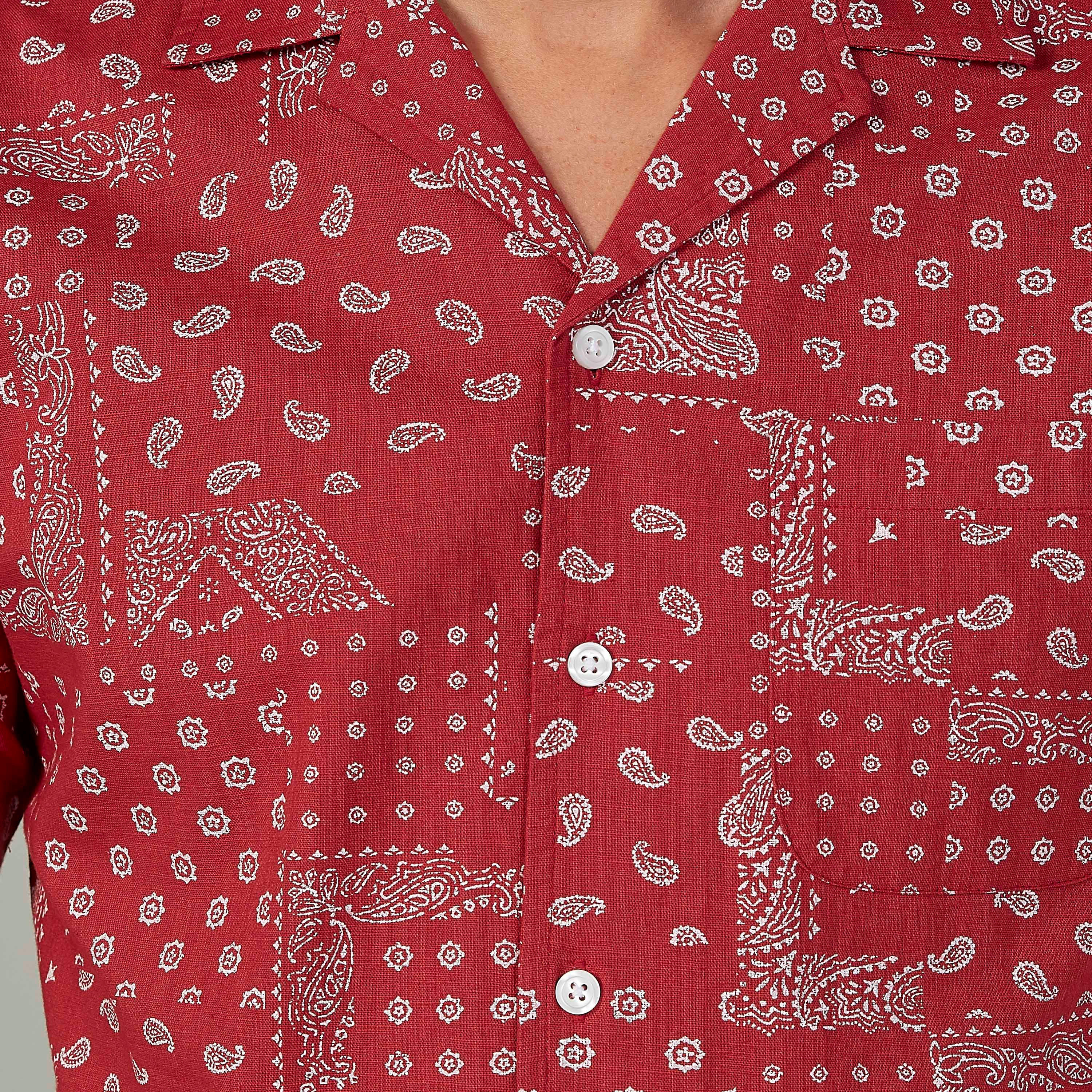 قميص بأكمام قصيرة وجيب على الصدر وطبعات بيزلي من آيكونيك-men-clothing-shirts-image-3