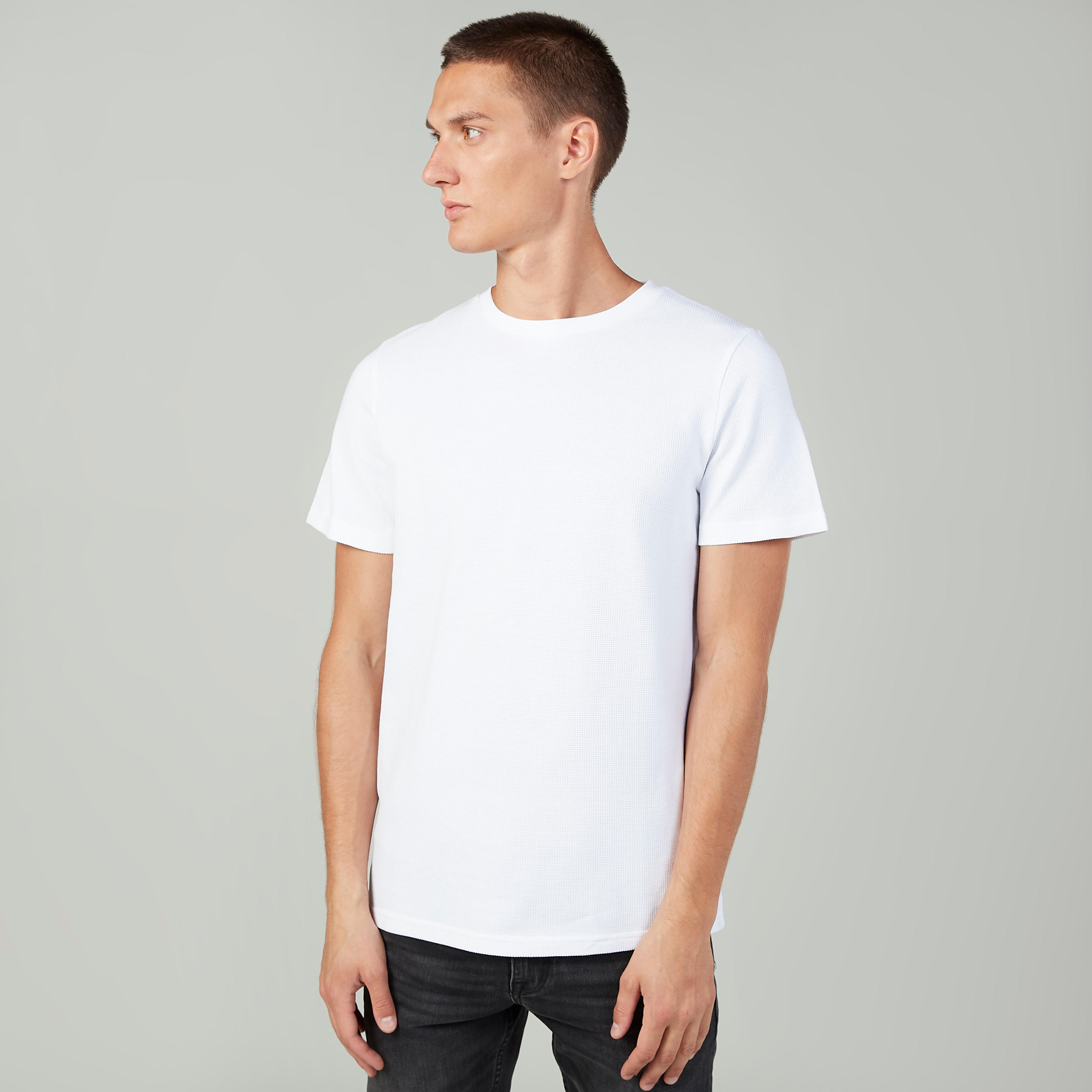 تيشيرت بأكمام قصيرة وياقة ضيقة من آيكونيك-men-clothing-tshirtsandpolos-tshirts-image-1