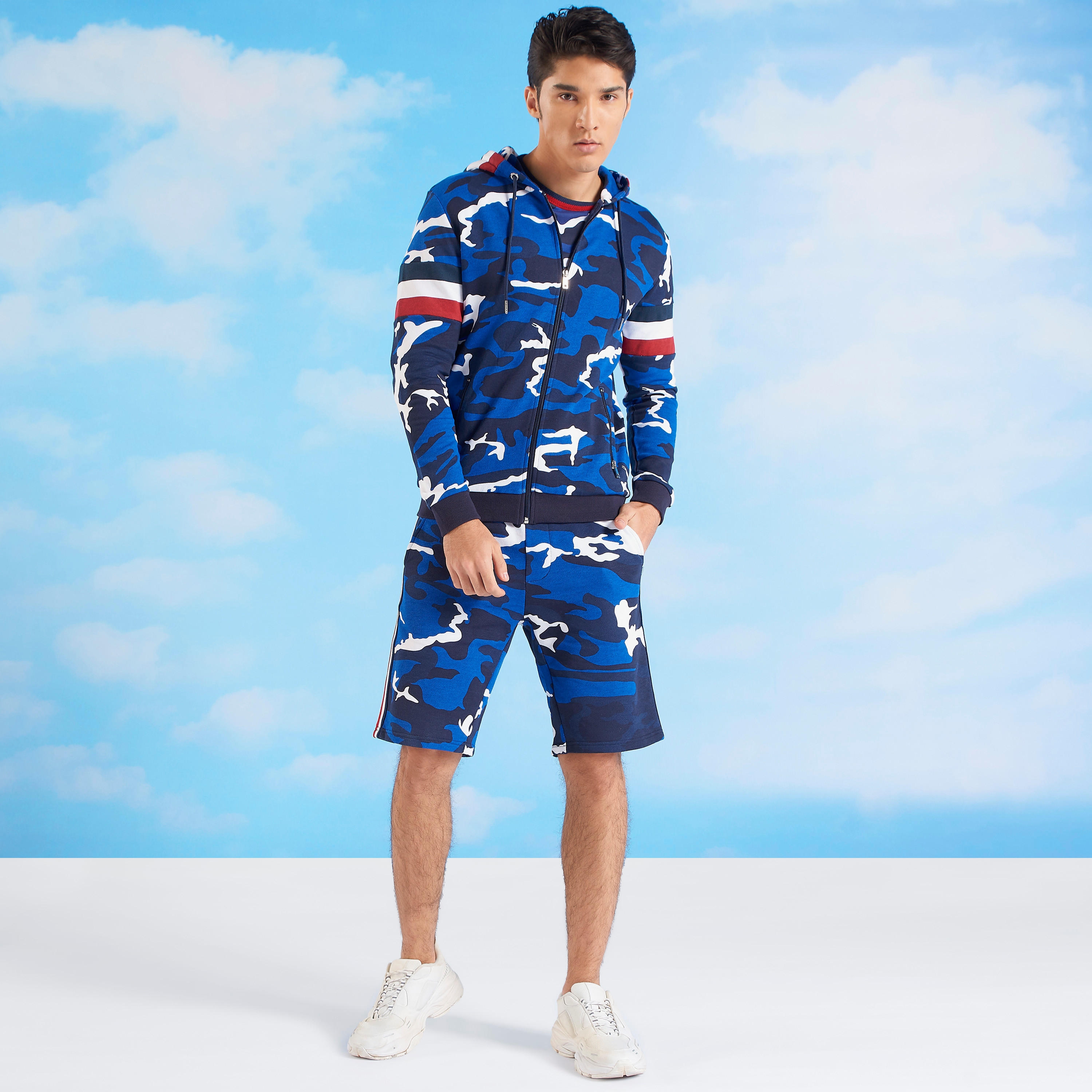 جاكيت سليم بقبّعة وأكمام طويلة وطبعات من آيكونيك-men-winterwear-hoodiesandsweatshirts-image-2