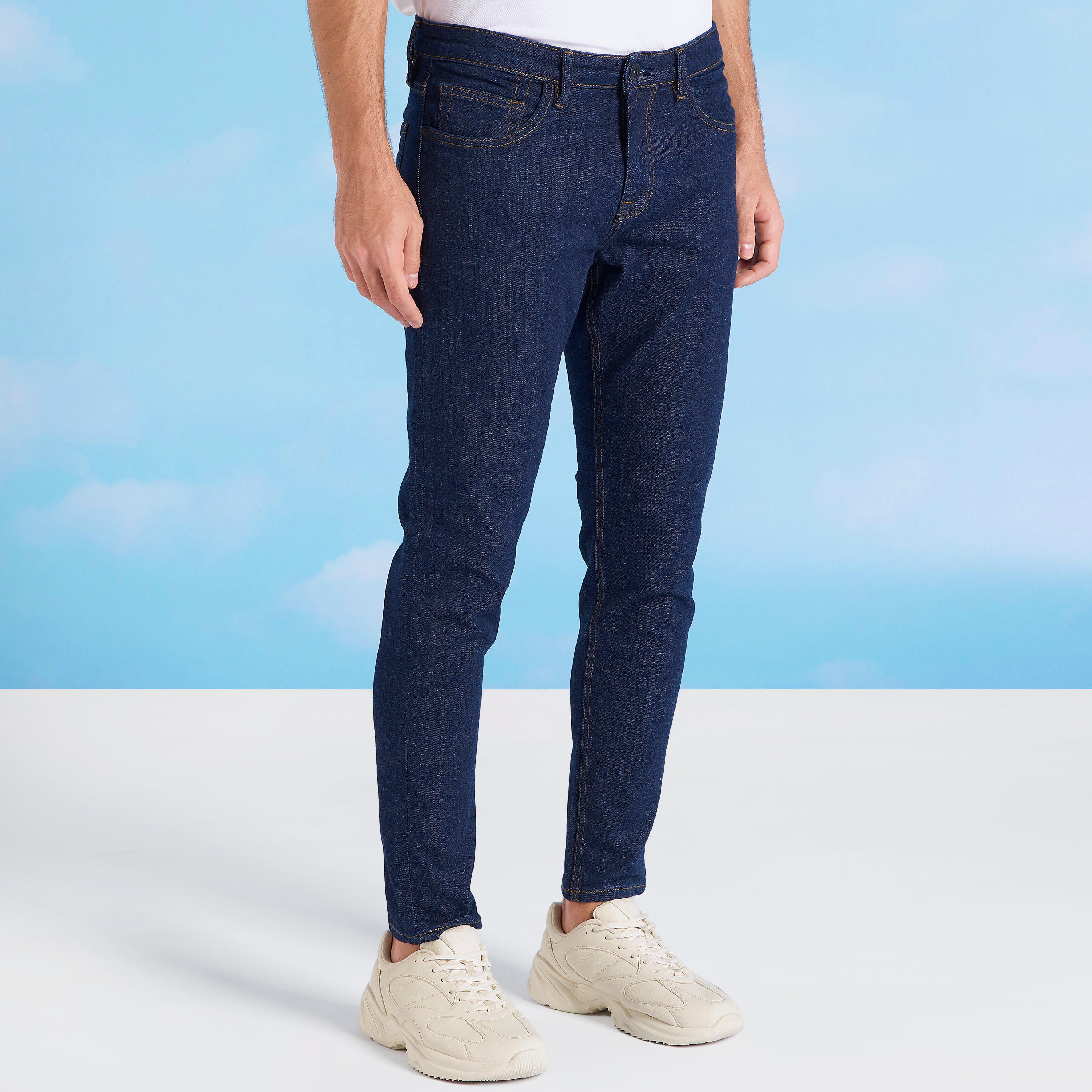 بنطلون جينز سليم سادة بخصر متوسط الارتفاع وجيوب وحلقات للحزام من آيكونيك-men-clothing-bottoms-jeans-image-1