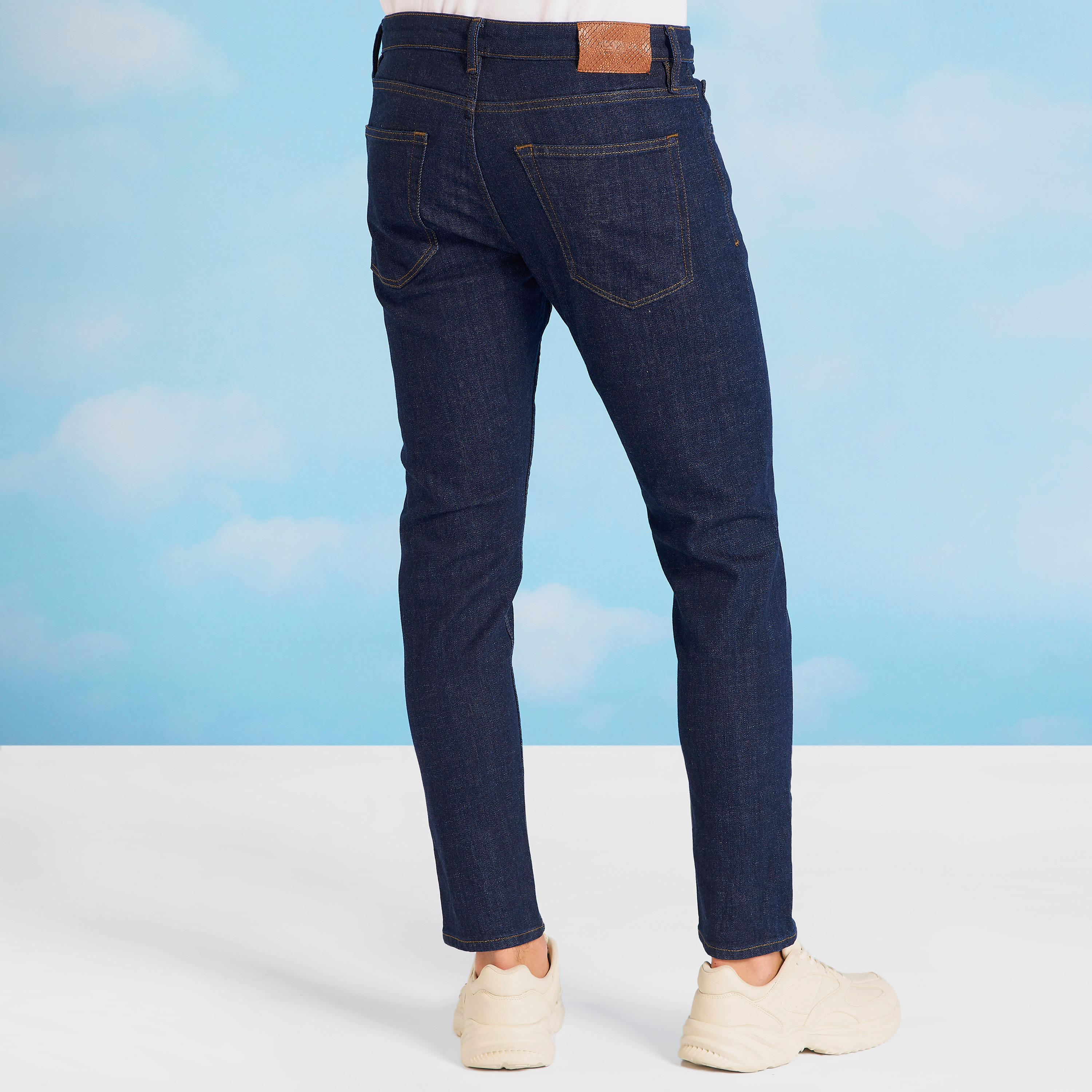 بنطلون جينز سليم سادة بخصر متوسط الارتفاع وجيوب وحلقات للحزام من آيكونيك-men-clothing-bottoms-jeans-image-4
