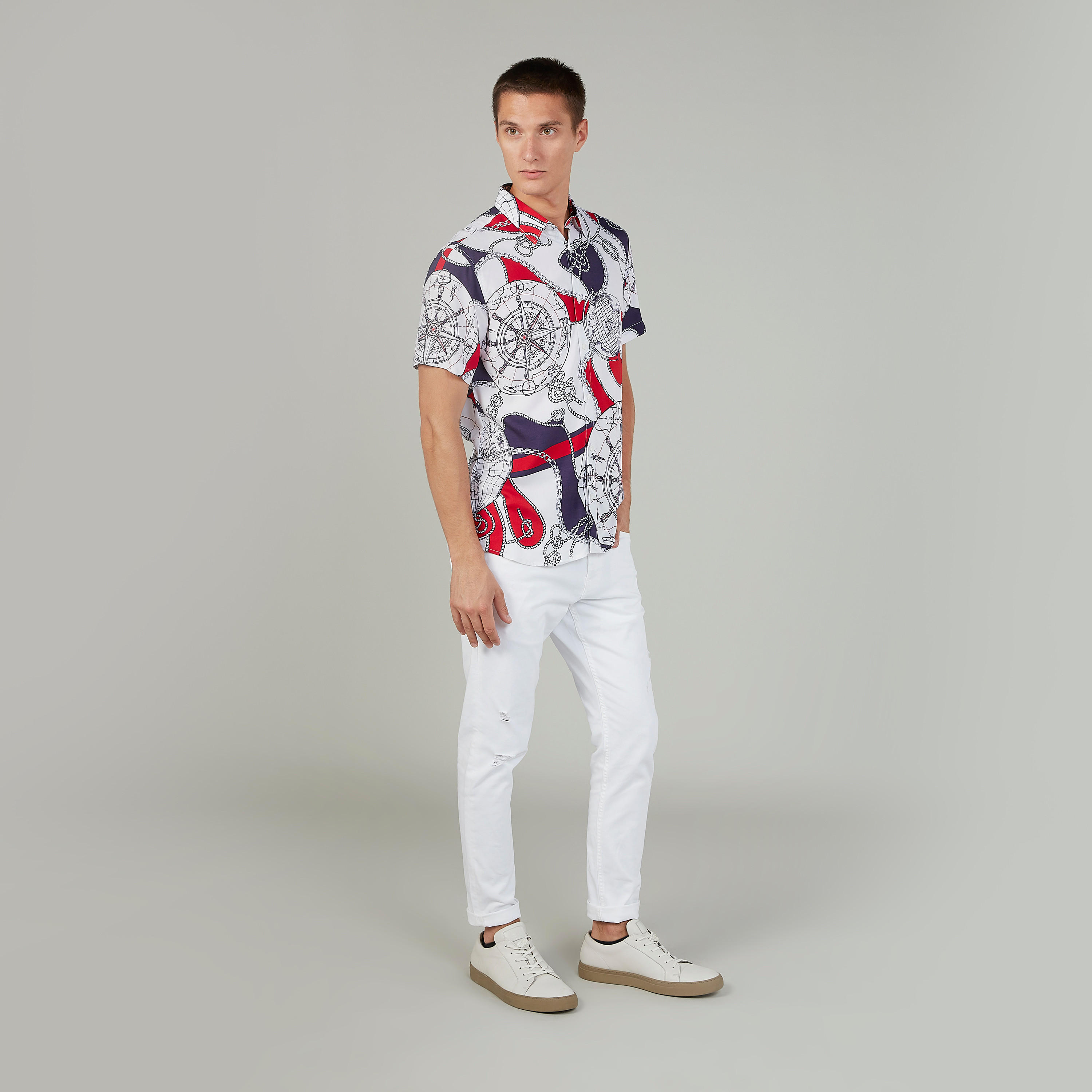 قميص بأكمام قصيرة وياقة عاديّة وطبعات من آيكونيك-men-clothing-shirts-image-2