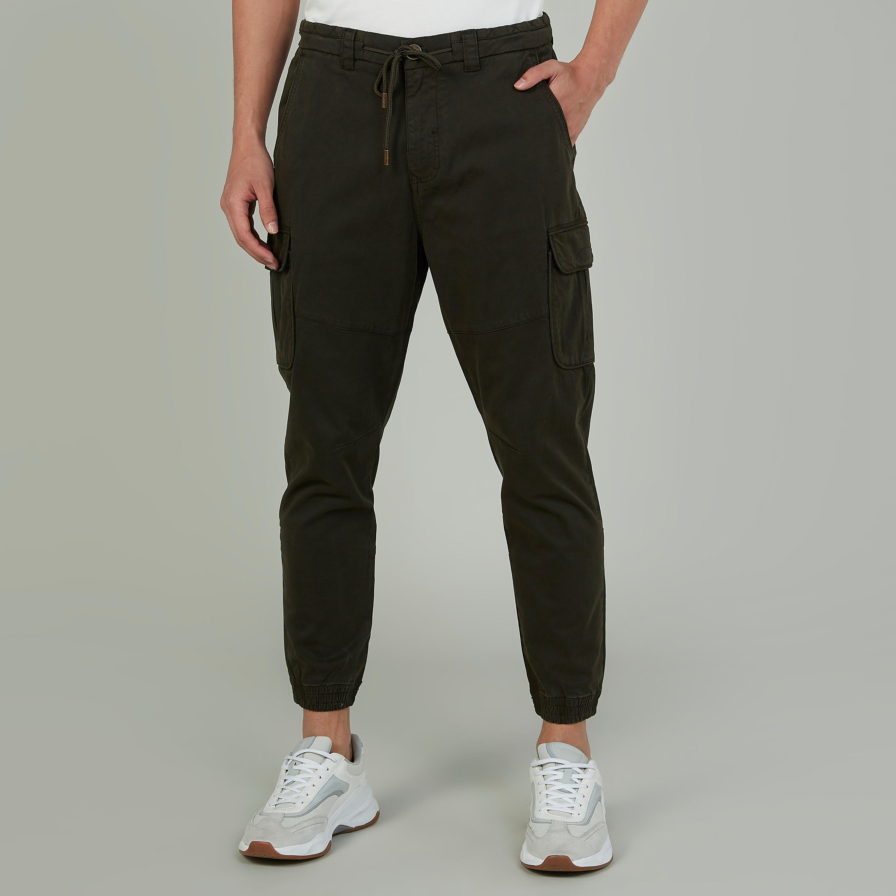 بنطال كارجو سليم بخصر متوسط الارتفاع من آيكونيك-men-clothing-bottoms-trousersandchinos-trousers-image-1