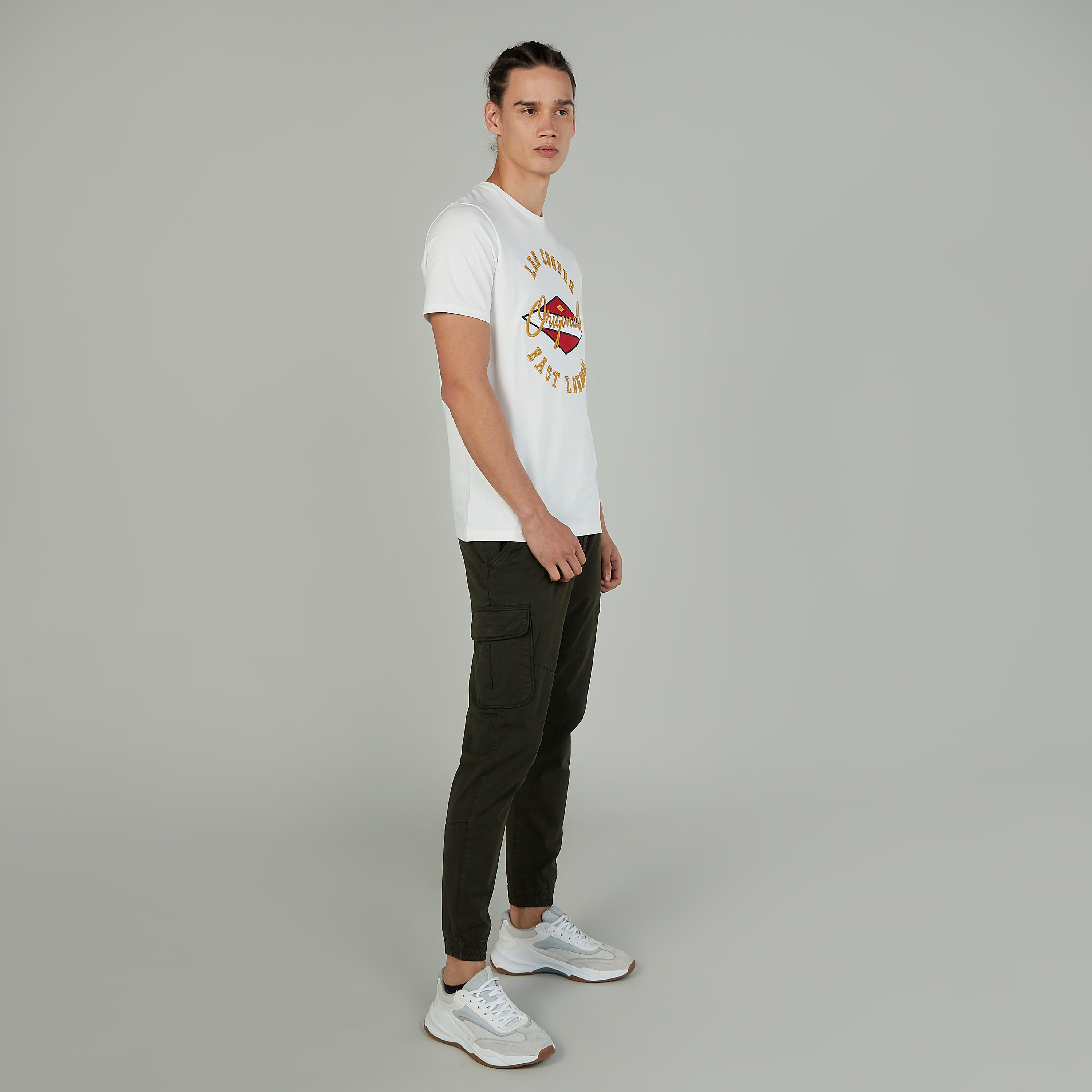 بنطال كارجو سليم بخصر متوسط الارتفاع من آيكونيك-men-clothing-bottoms-trousersandchinos-trousers-image-2