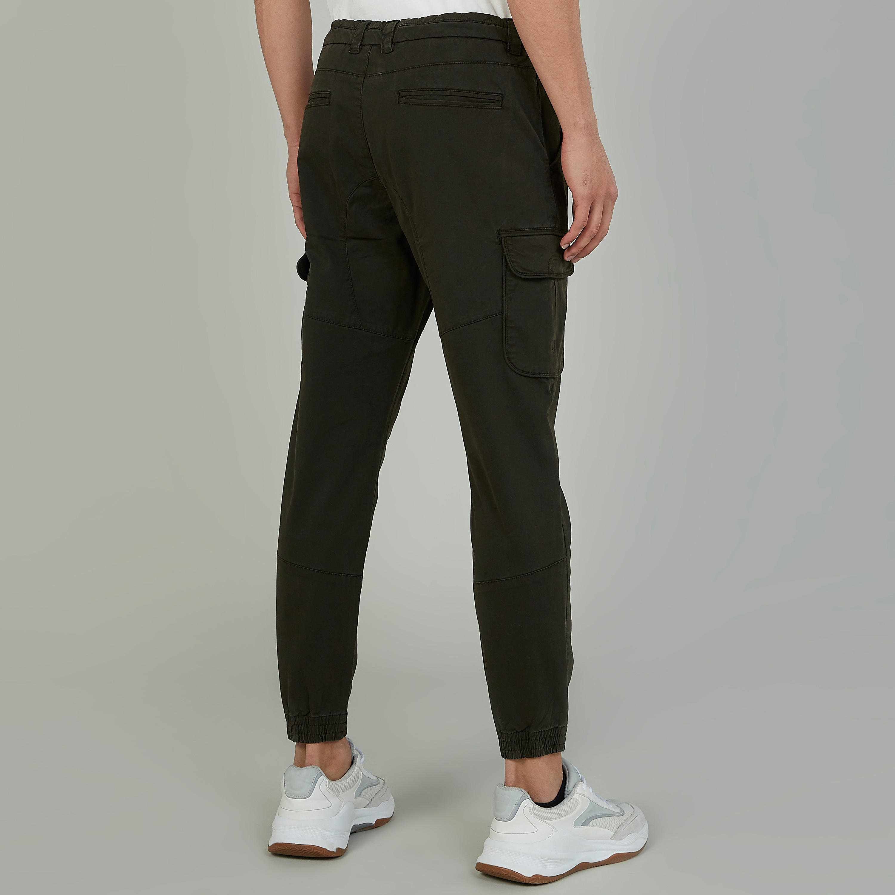 بنطال كارجو سليم بخصر متوسط الارتفاع من آيكونيك-men-clothing-bottoms-trousersandchinos-trousers-image-4