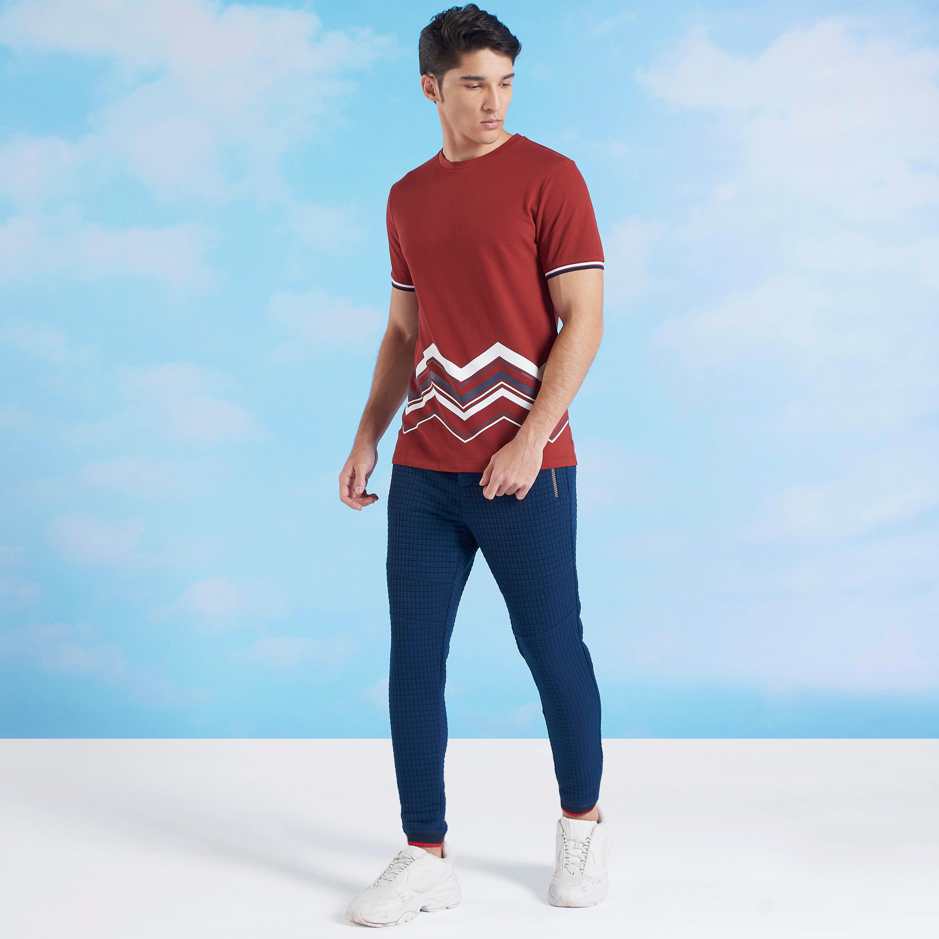 بنطلون رياضي بارز الملمس سليم بخصر مطاطي متوسط الارتفاع-men-clothing-bottoms-joggers-image-9