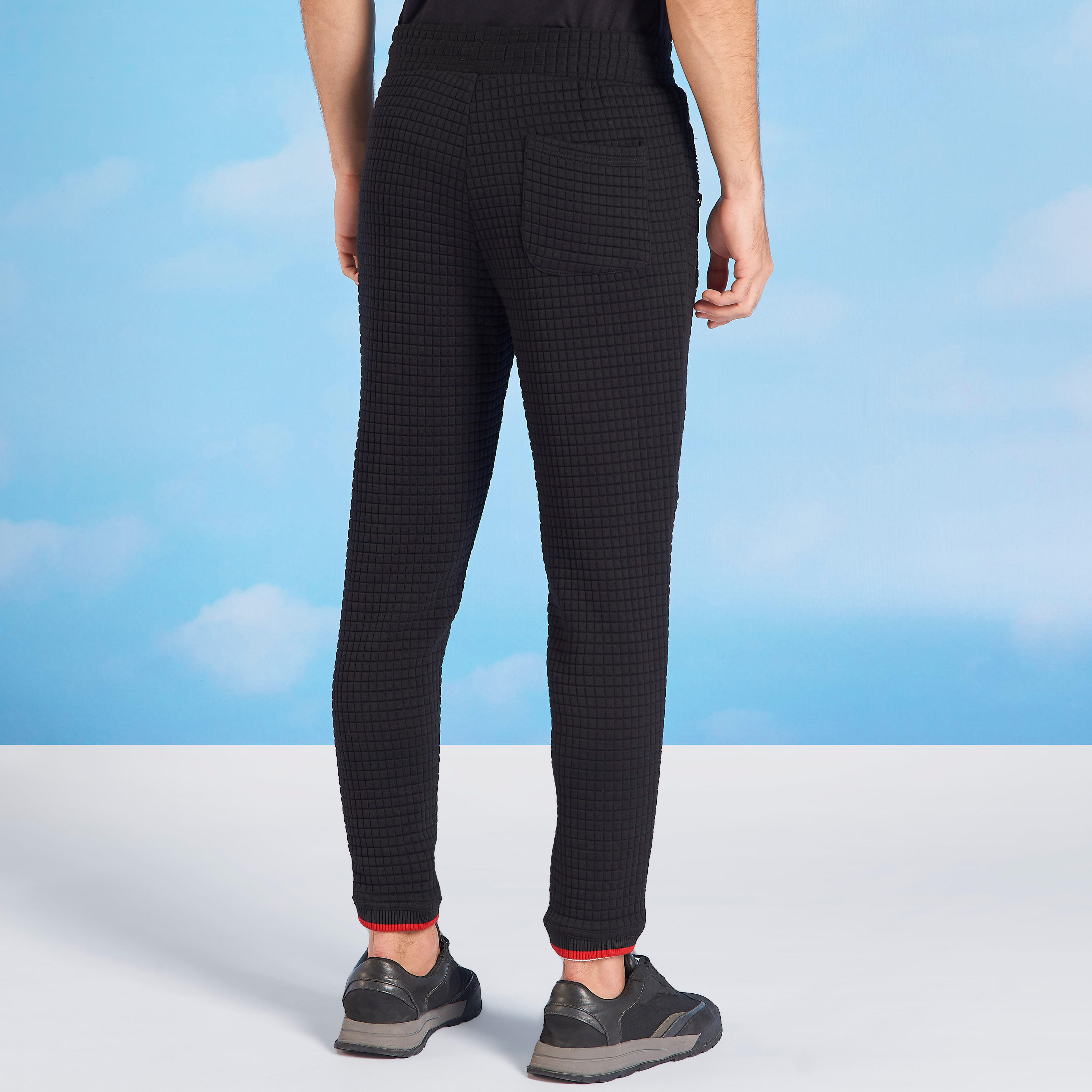 بنطلون رياضي بارز الملمس سليم بخصر مطاطي متوسط الارتفاع-men-clothing-bottoms-joggers-image-7