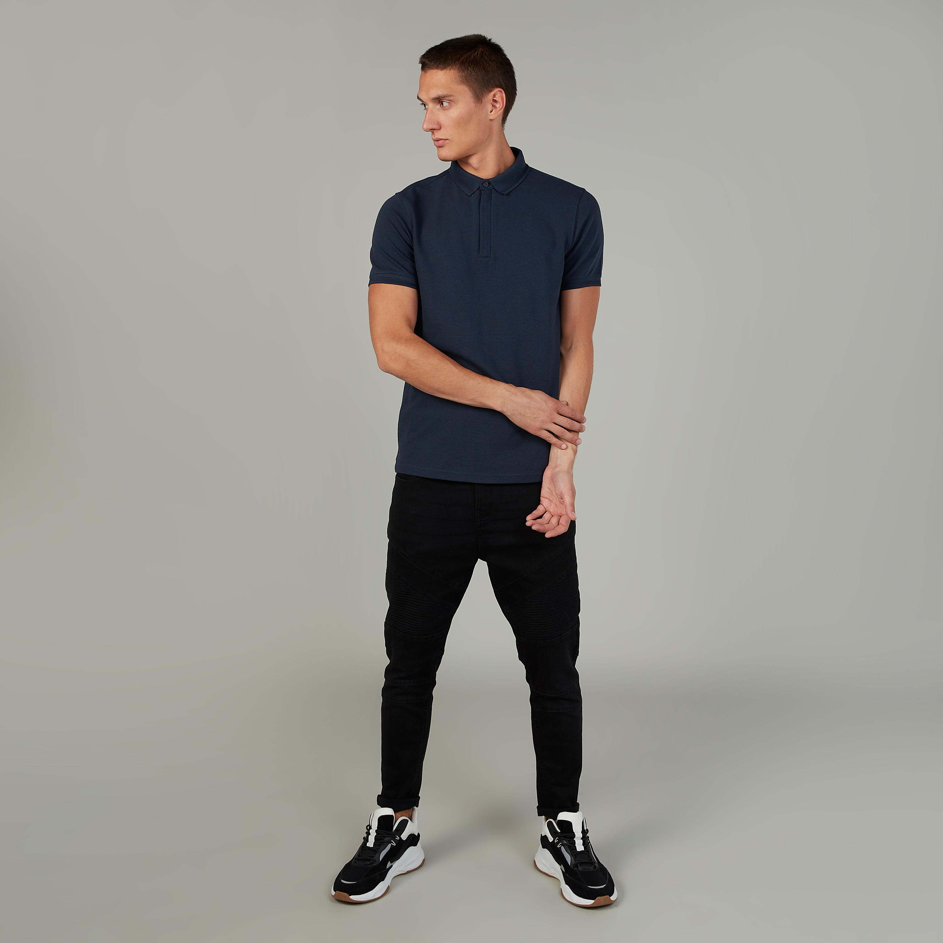 تيشيرت سليم فيت بارز الملمس بياقة بولو وأكمام قصيرة من آيكونيك-men-clothing-tshirtsandpolos-polos-image-2