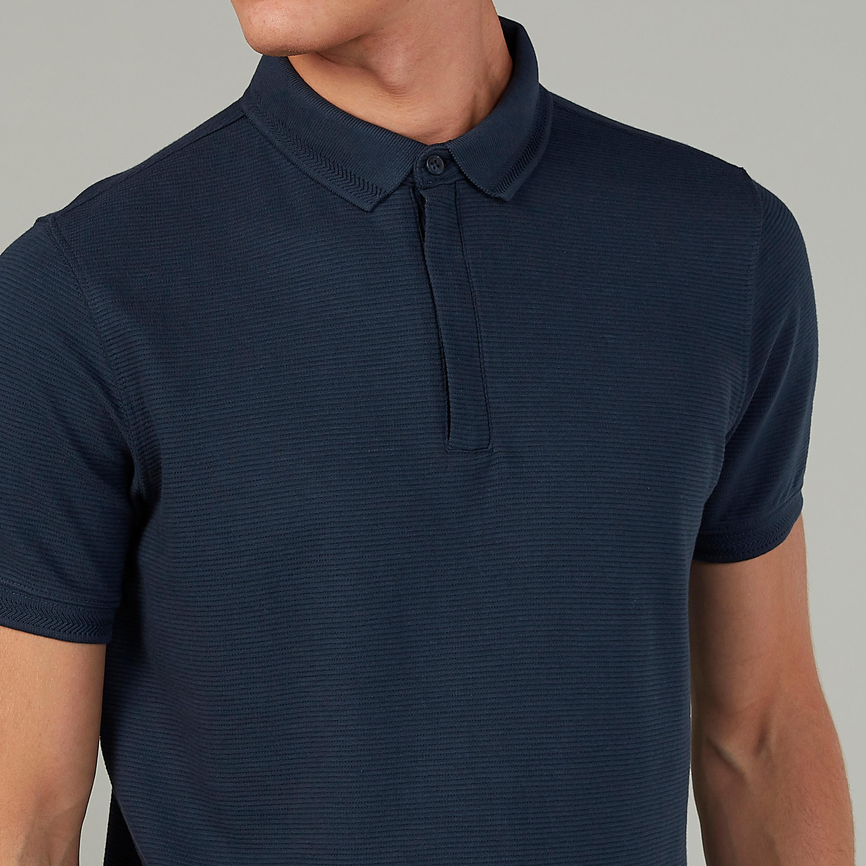 تيشيرت سليم فيت بارز الملمس بياقة بولو وأكمام قصيرة من آيكونيك-men-clothing-tshirtsandpolos-polos-image-3