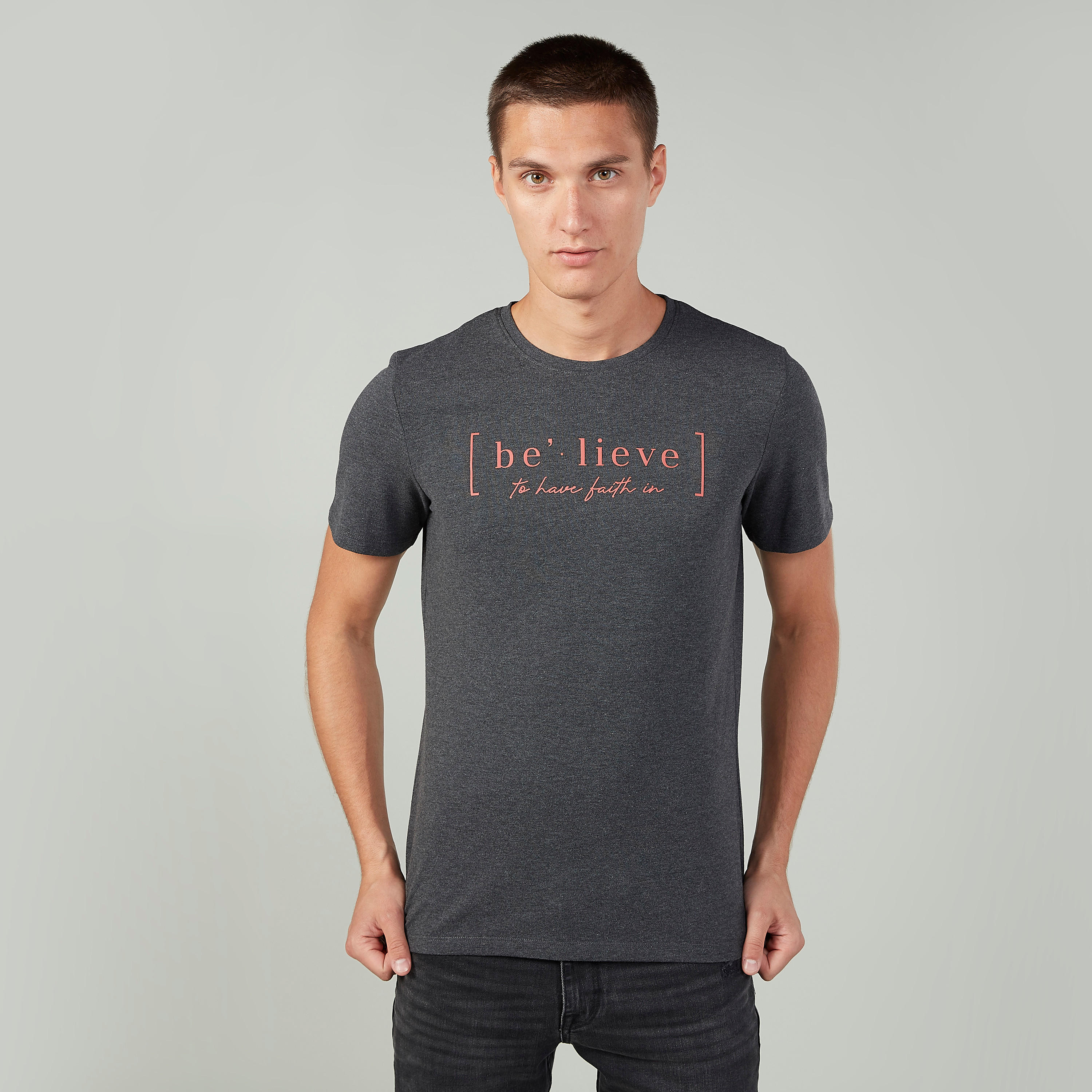 تيشيرت بياقة مستديرة وأكمام قصيرة وطبعات من آيكونيك-men-clothing-tshirtsandpolos-tshirts-image-1