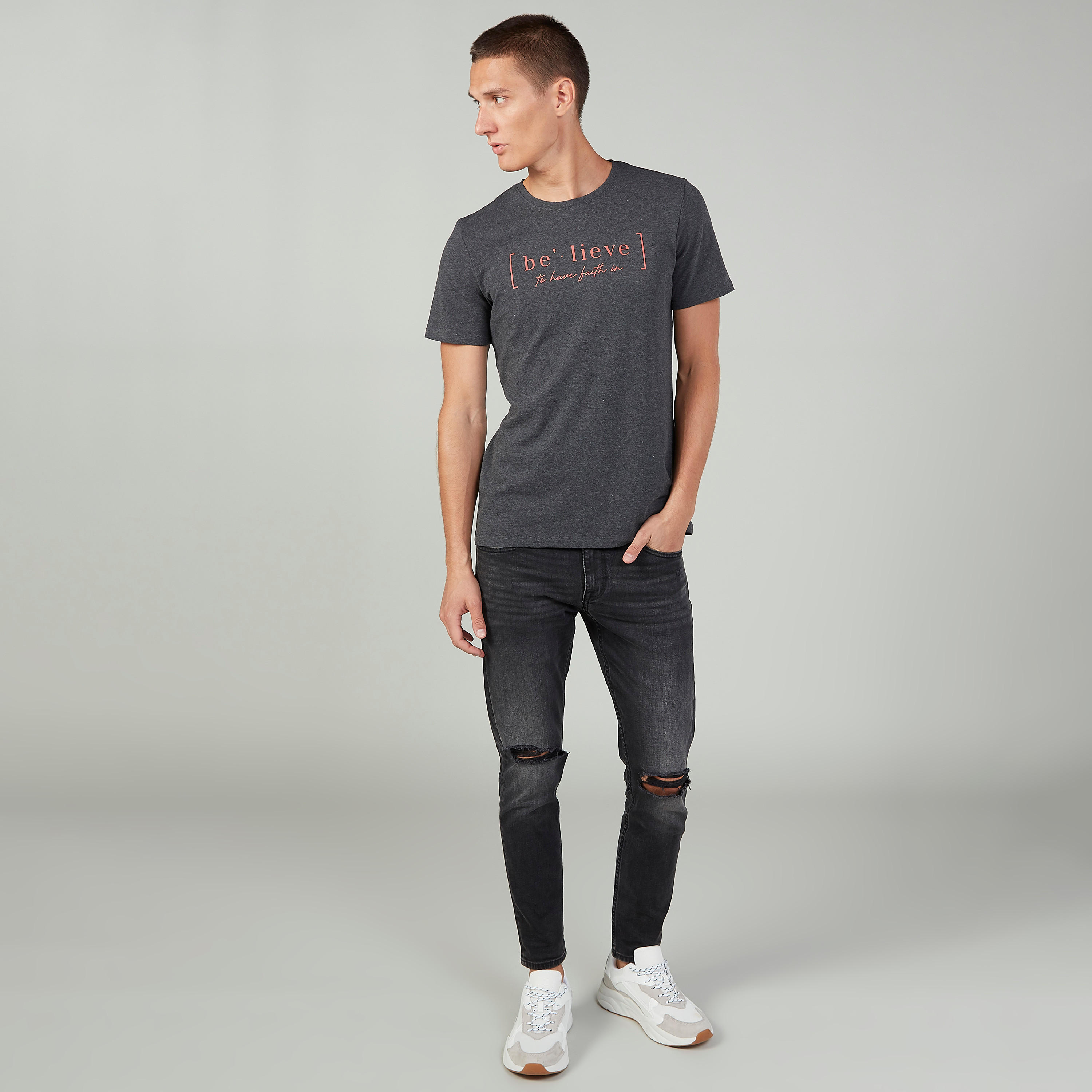 تيشيرت بياقة مستديرة وأكمام قصيرة وطبعات من آيكونيك-men-clothing-tshirtsandpolos-tshirts-image-2