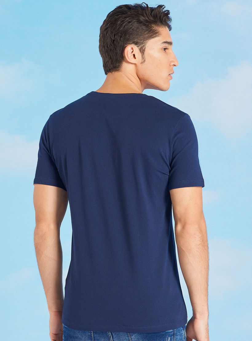 تيشيرت بطبعات وأكمام قصيرة وياقة مستديرة من آيكونيك-men-clothing-tshirtsandpolos-tshirts-image-1