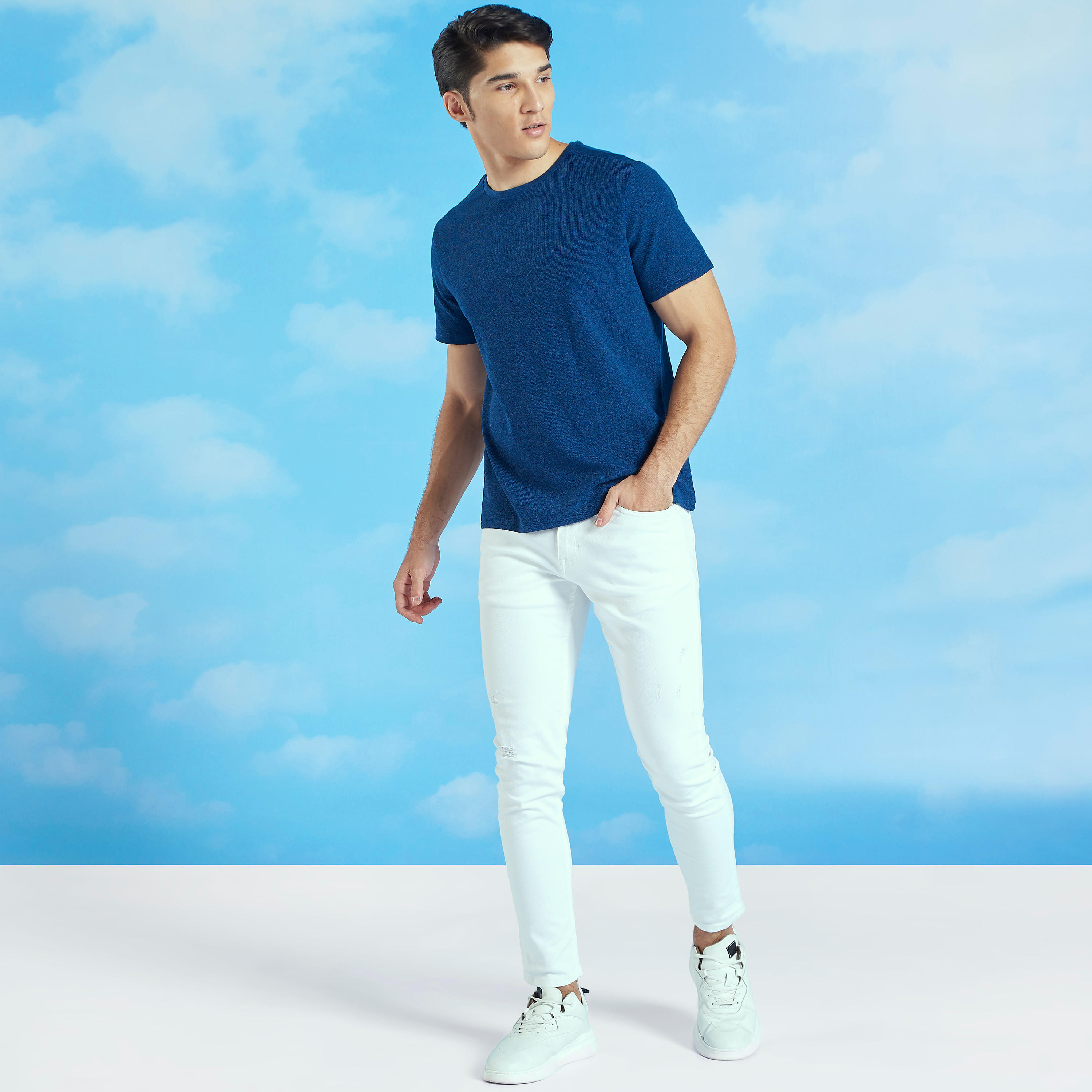 تيشيرت سليم بارز الملمس بياقة مستديرة وأكمام قصيرة من آيكونيك-men-clothing-tshirtsandpolos-tshirts-image-2