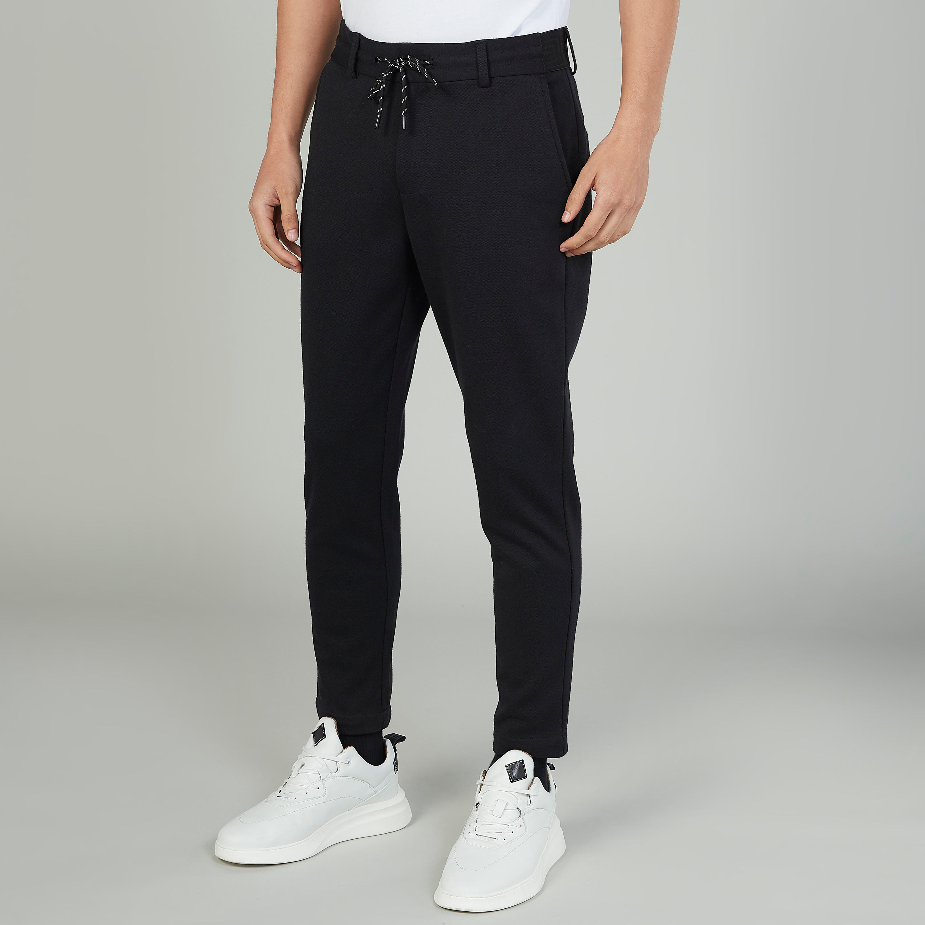 بنطلون سليم سادة بخصر مطّاطي من آيكونيك-men-clothing-bottoms-trousersandchinos-trousers-image-1