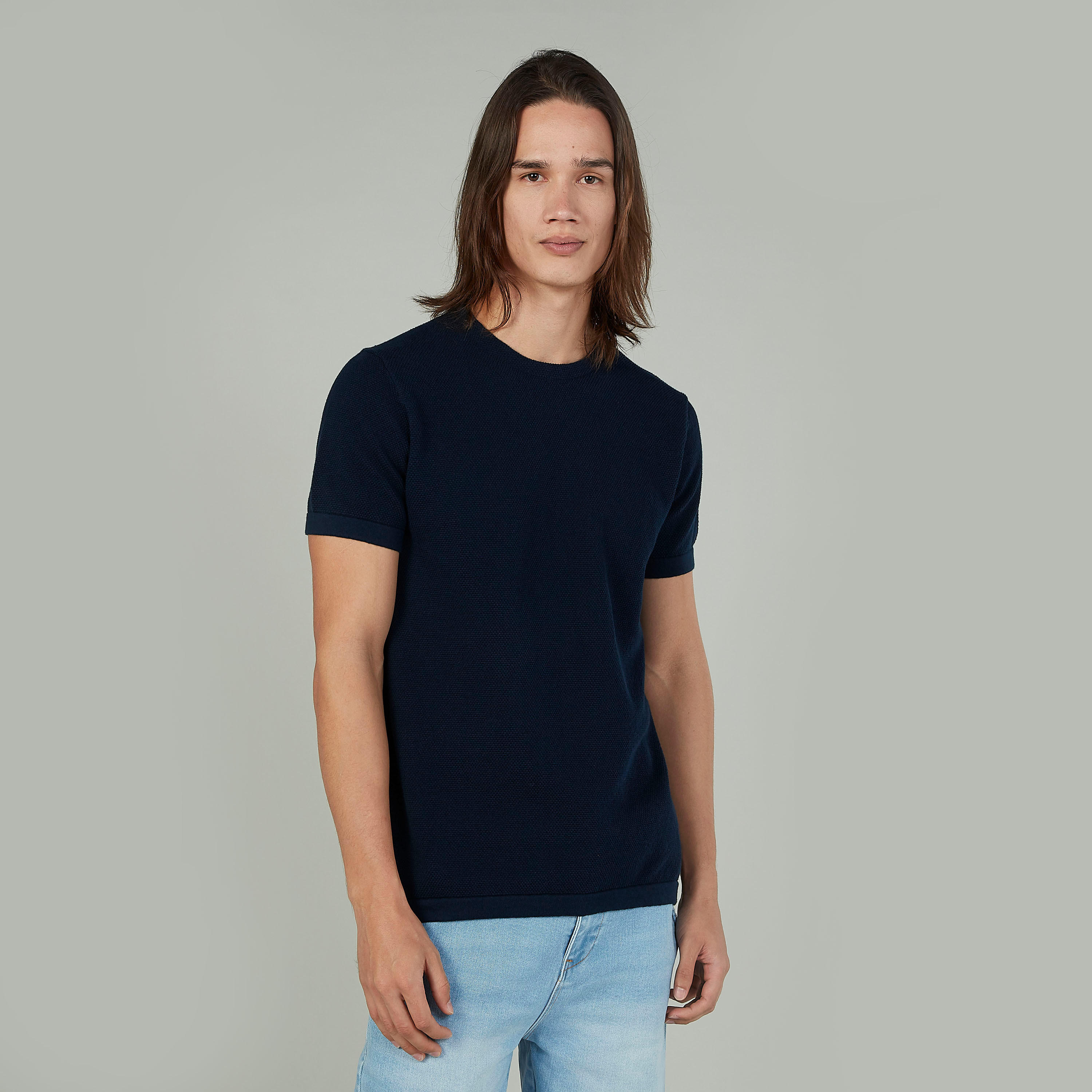 تيشيرت سليم بياقة ضيّقة وأكمام قصيرة وطبعات من آيكونيك-men-clothing-tshirtsandpolos-tshirts-image-1