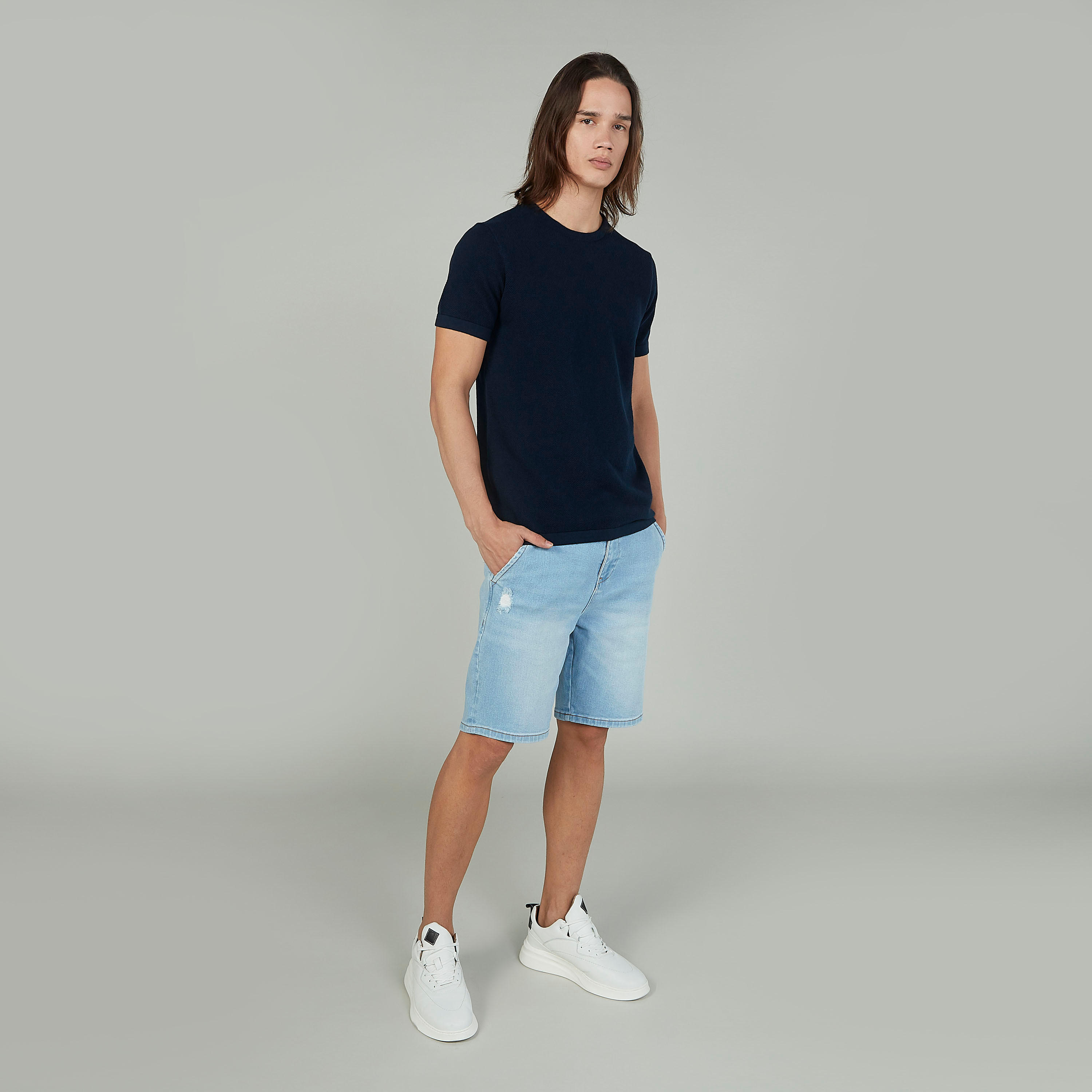 تيشيرت سليم بياقة ضيّقة وأكمام قصيرة وطبعات من آيكونيك-men-clothing-tshirtsandpolos-tshirts-image-2