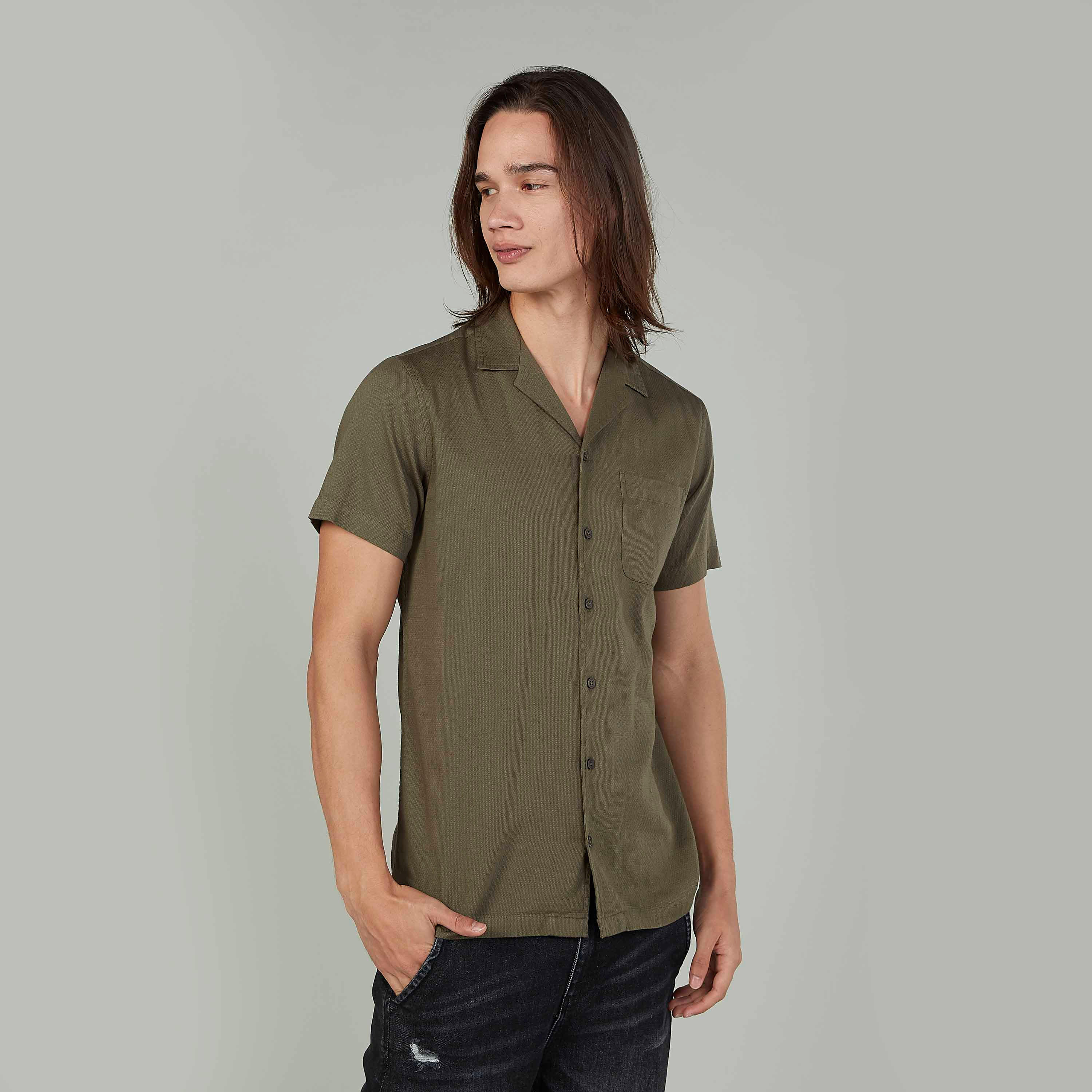 قميص سليم سادة بأكمام قصيرة وجيب على الصدر من آيكونيك-men-clothing-shirts-image-1