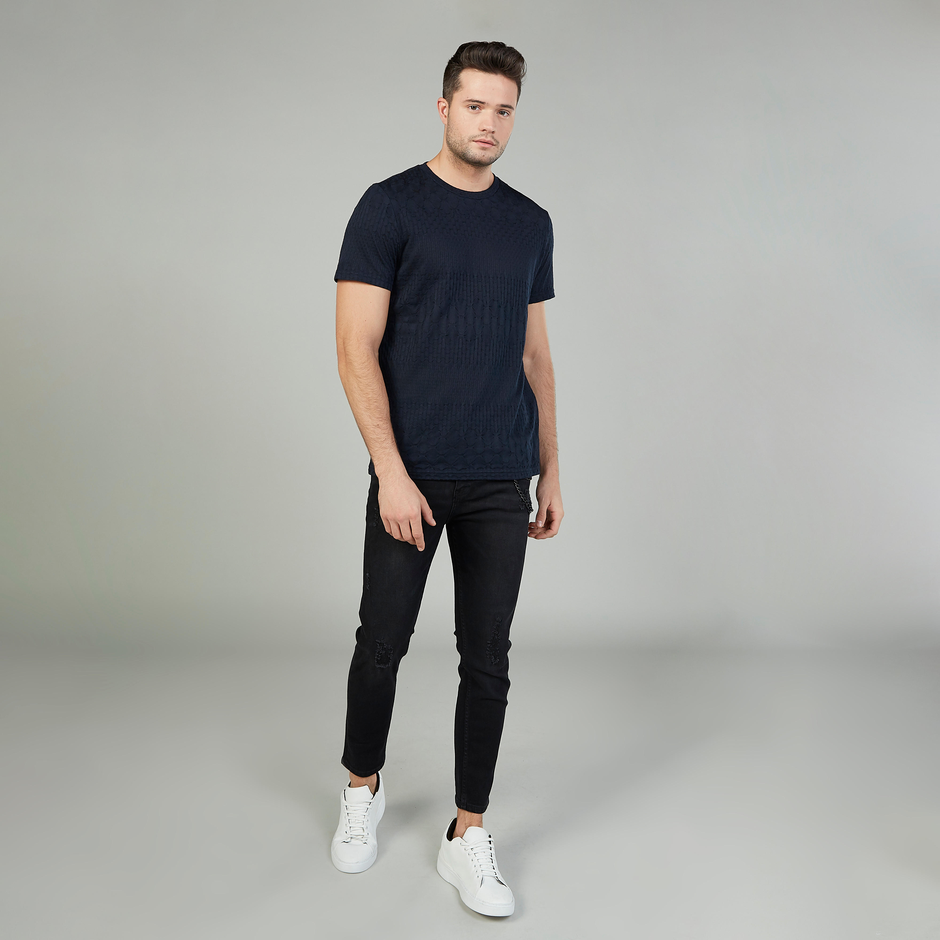 تيشيرت سليم بارز الملمس بياقة ضيّقة وأكمام قصيرة من آيكونيك-men-clothing-tshirtsandpolos-tshirts-image-2