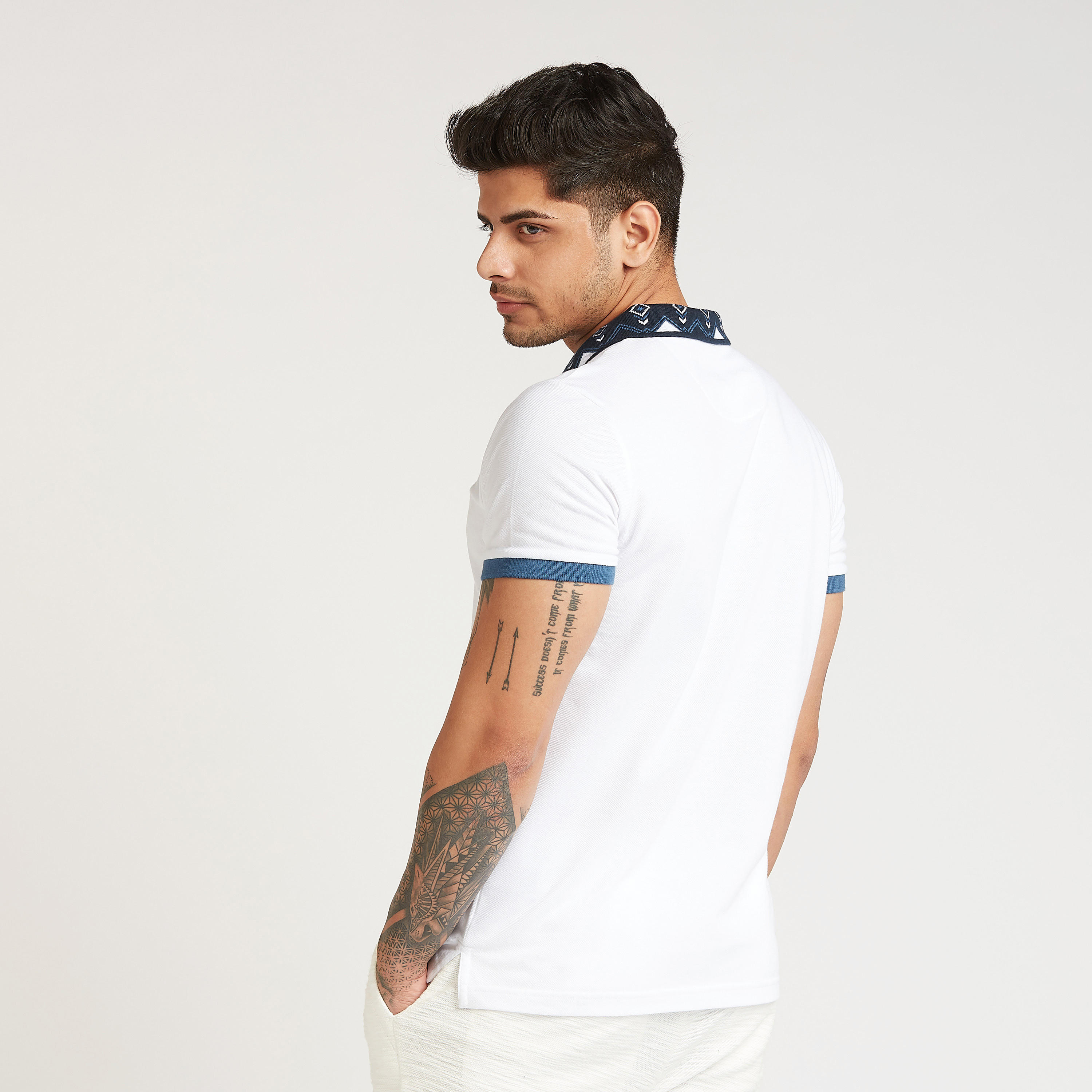 تيشيرت بولو بقصة سليم بارز الملمس بأكمام قصيرة من آيكونيك-men-clothing-tshirtsandpolos-polos-image-4