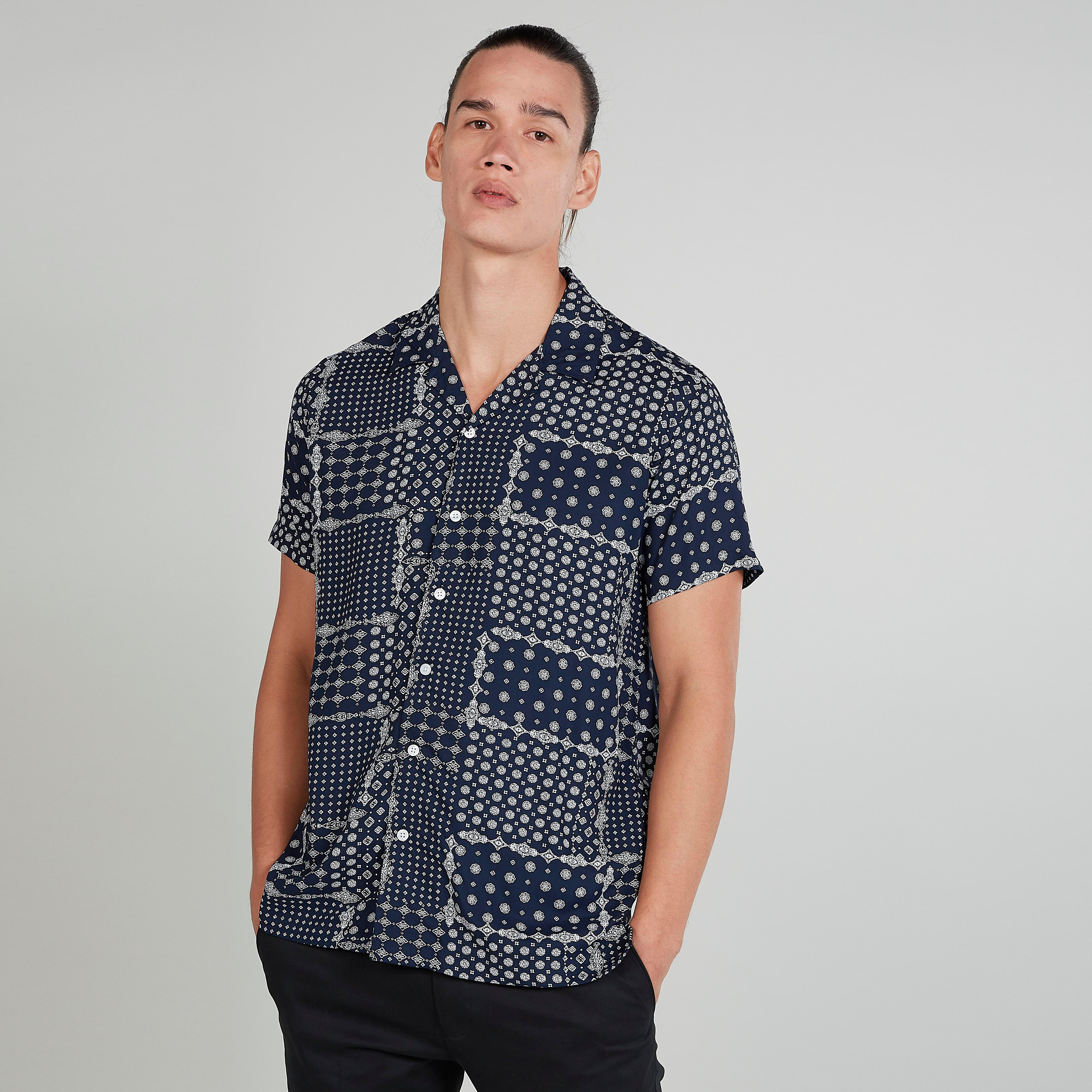 قميص سليم بياقة عاديّة وأكمام قصيرة و طبعات من آيكونيك-men-clothing-shirts-image-1
