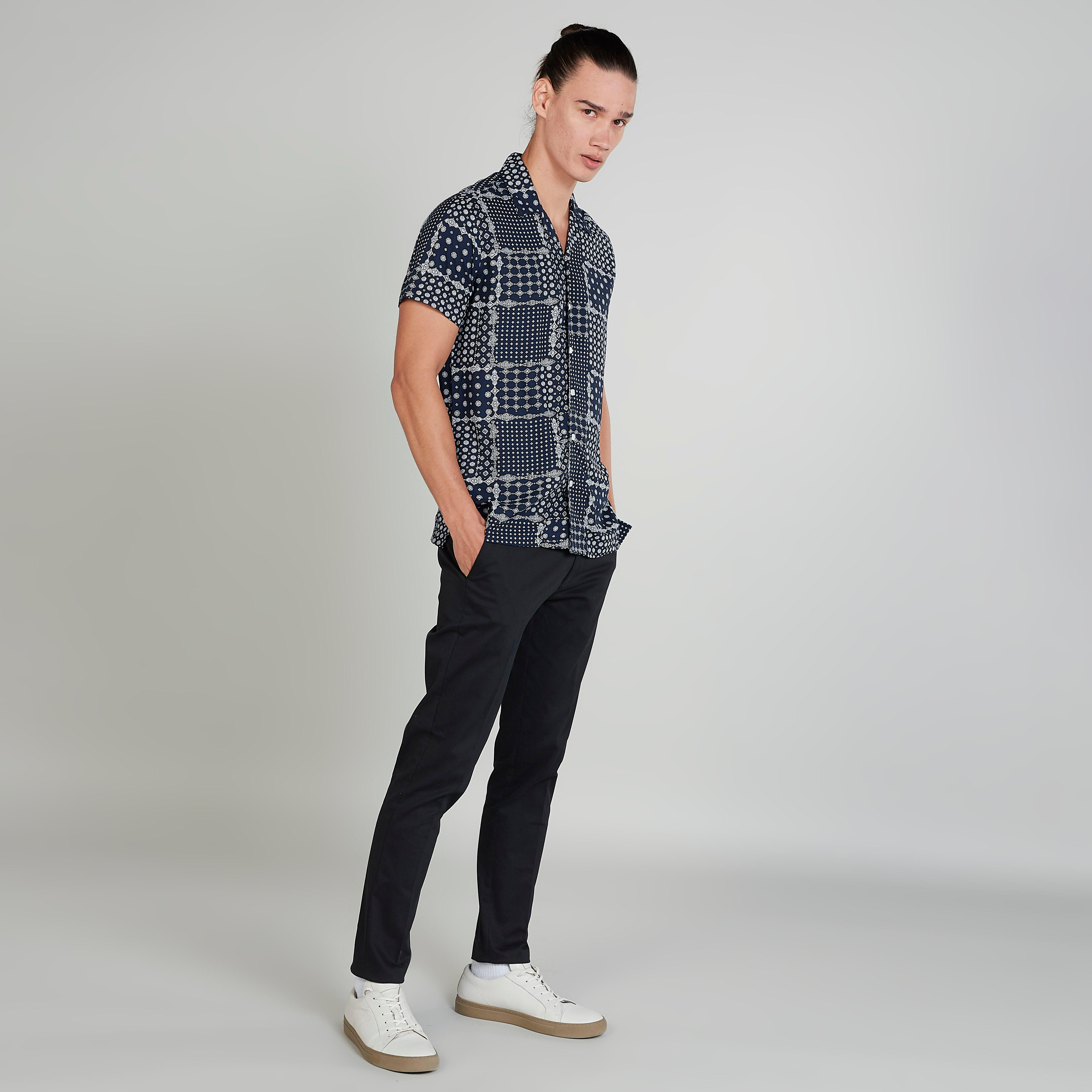 قميص سليم بياقة عاديّة وأكمام قصيرة و طبعات من آيكونيك-men-clothing-shirts-image-2