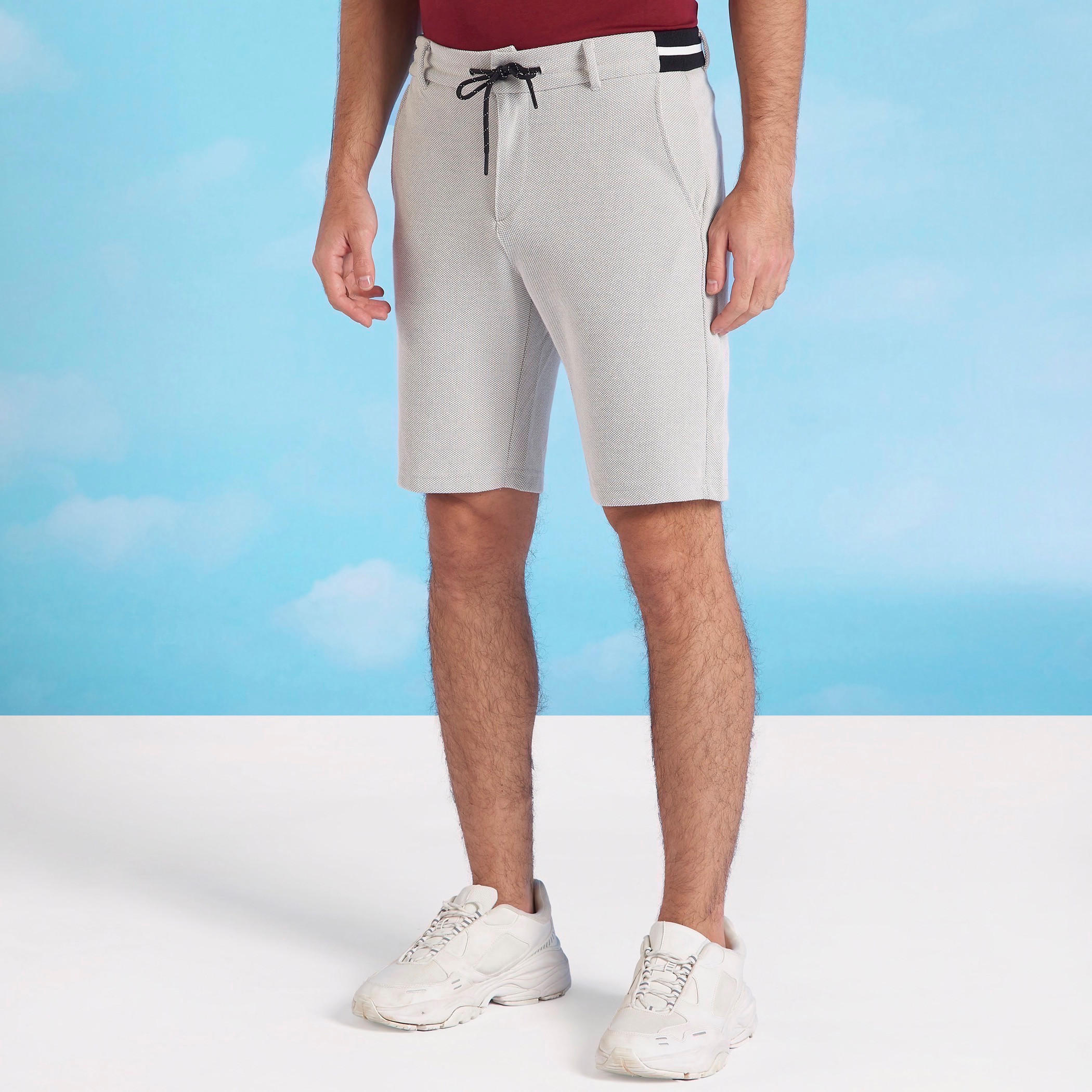شورت بارز الملمس بتفاصيل جيوب وعراوي حزام-men-clothing-bottoms-shorts-image-1
