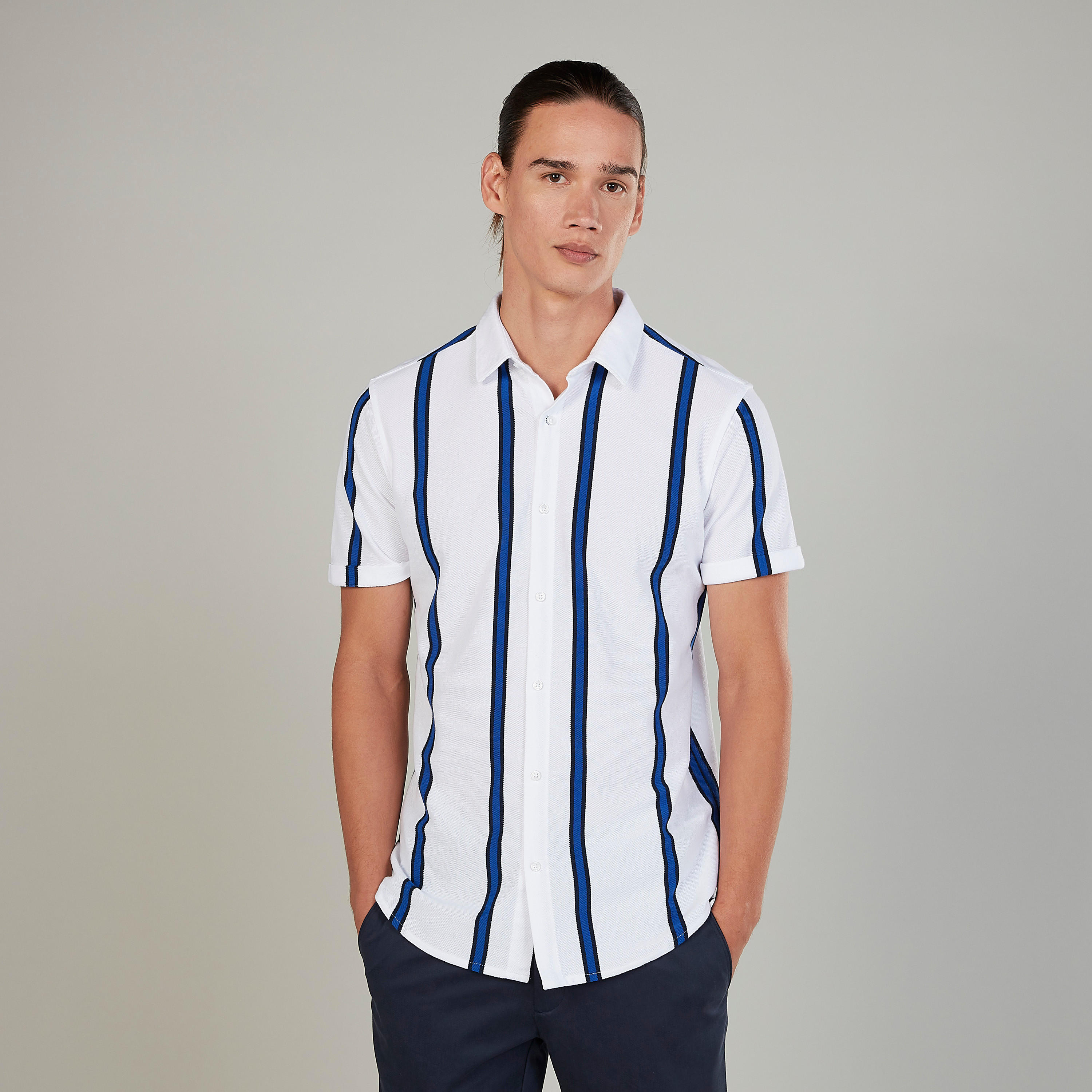 قميص مخطط بأكمام قصيرة وياقة عاديّة من آيكونيك-men-clothing-shirts-image-1