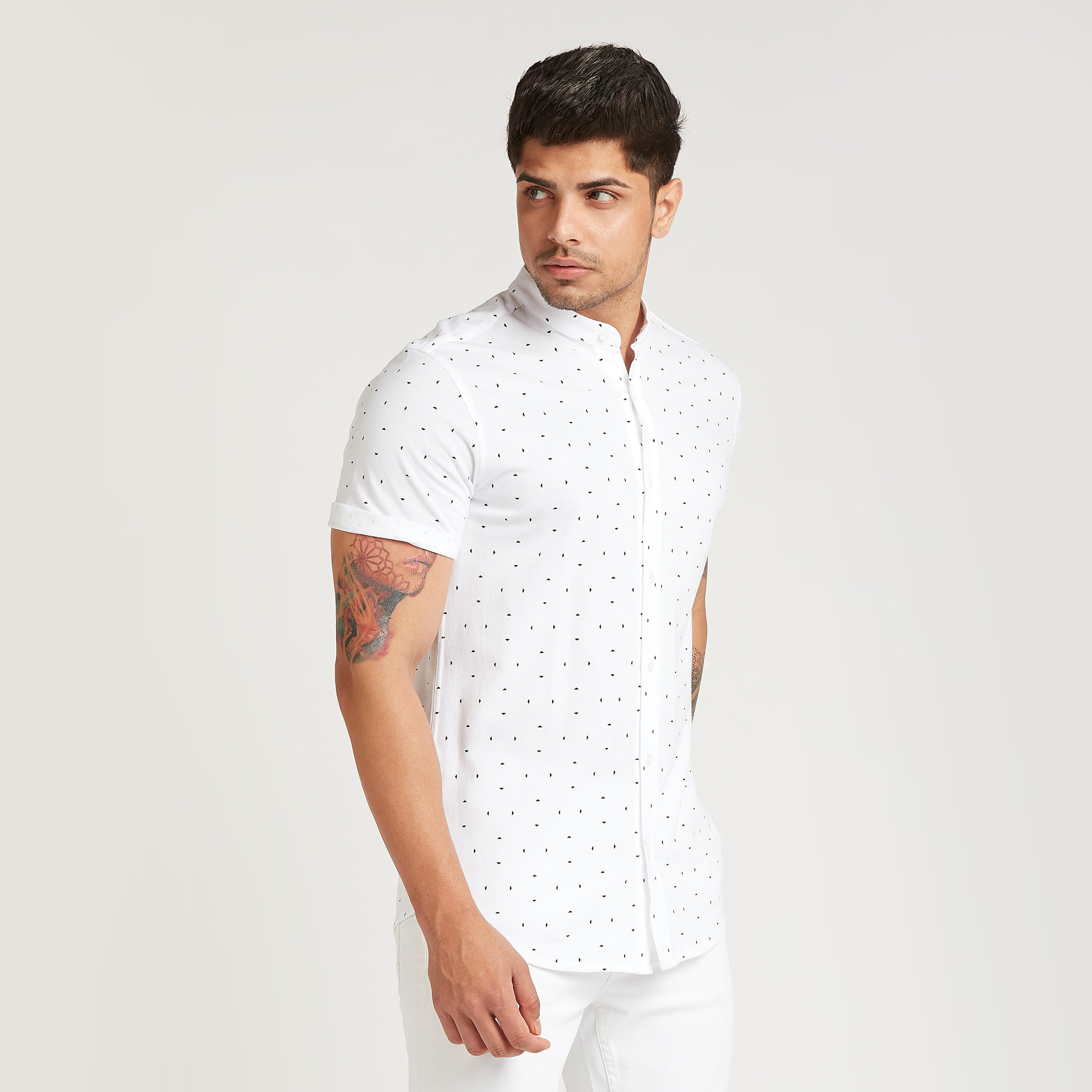 قميص بقصة سليم بياقة ماندارين وأكمام قصيرة و طبعات من آيكونيك-men-clothing-shirts-image-1