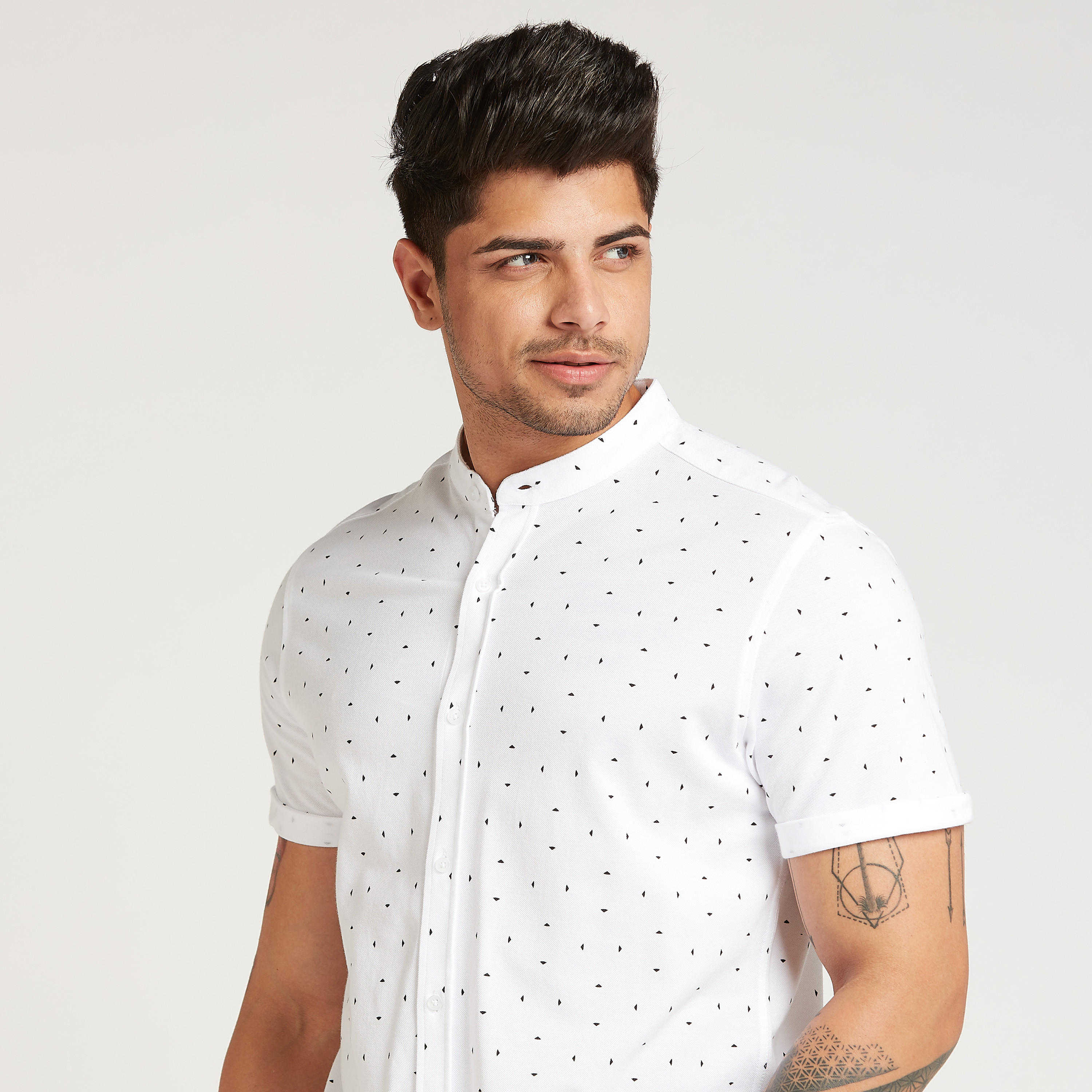 قميص بقصة سليم بياقة ماندارين وأكمام قصيرة و طبعات من آيكونيك-men-clothing-shirts-image-3