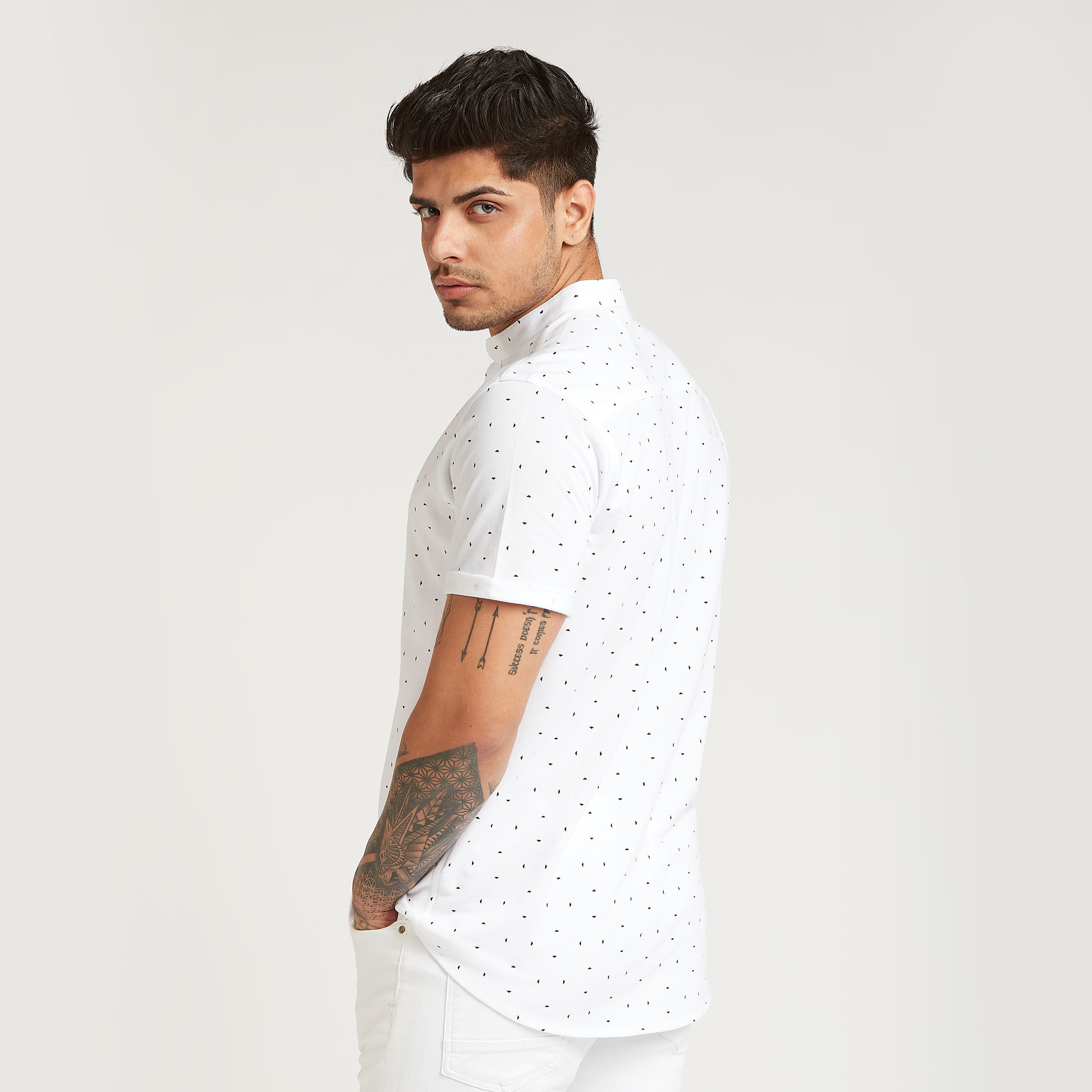قميص بقصة سليم بياقة ماندارين وأكمام قصيرة و طبعات من آيكونيك-men-clothing-shirts-image-4
