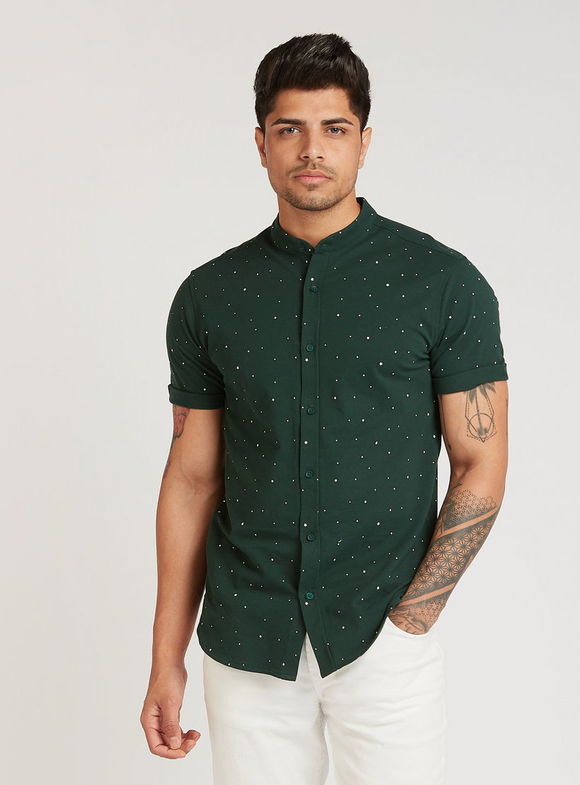 تيشيرت بقصة سليم بطبعات و بياقة ماندارين وأكمام قصيرة-men-clothing-shirts-image-1