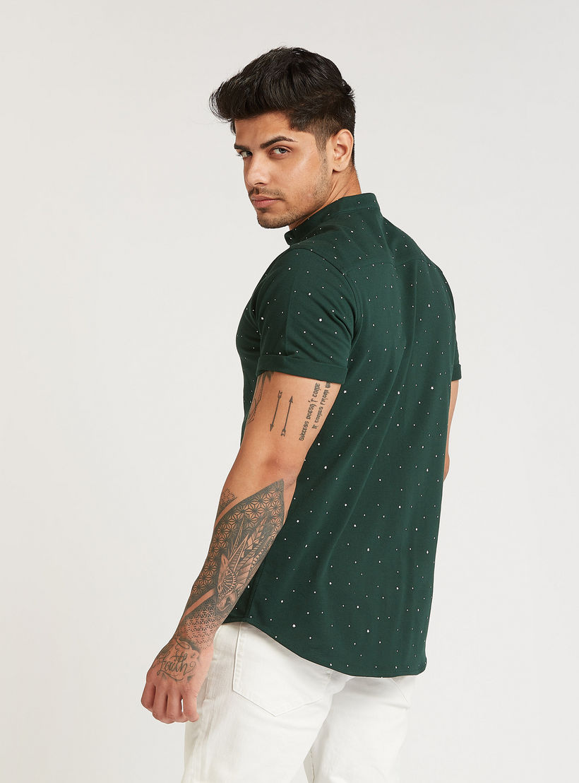 تيشيرت بقصة سليم بطبعات و بياقة ماندارين وأكمام قصيرة-men-clothing-shirts-image-4